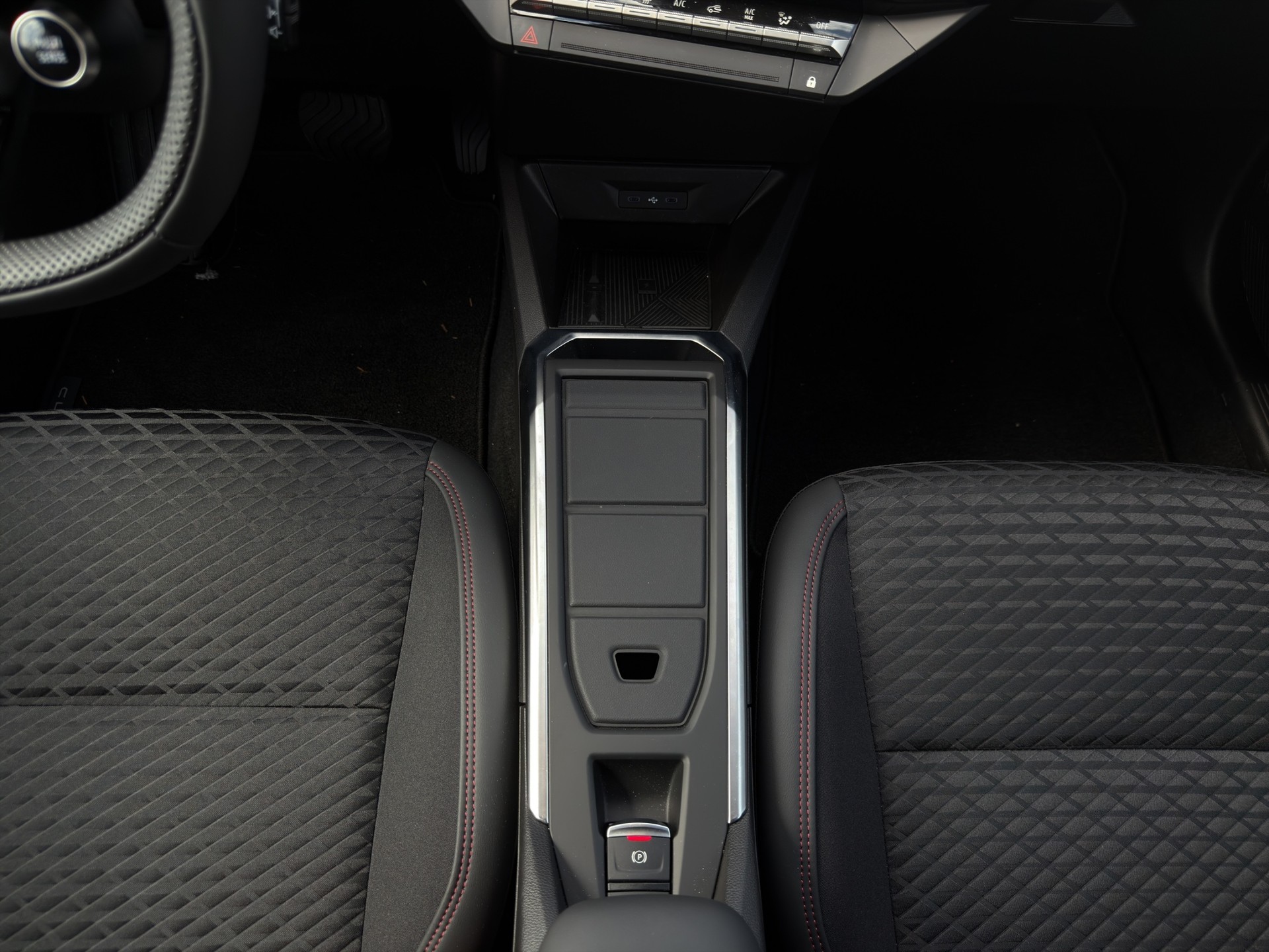 RENAULT Clio 1.8 E-Tech Techno-image-11