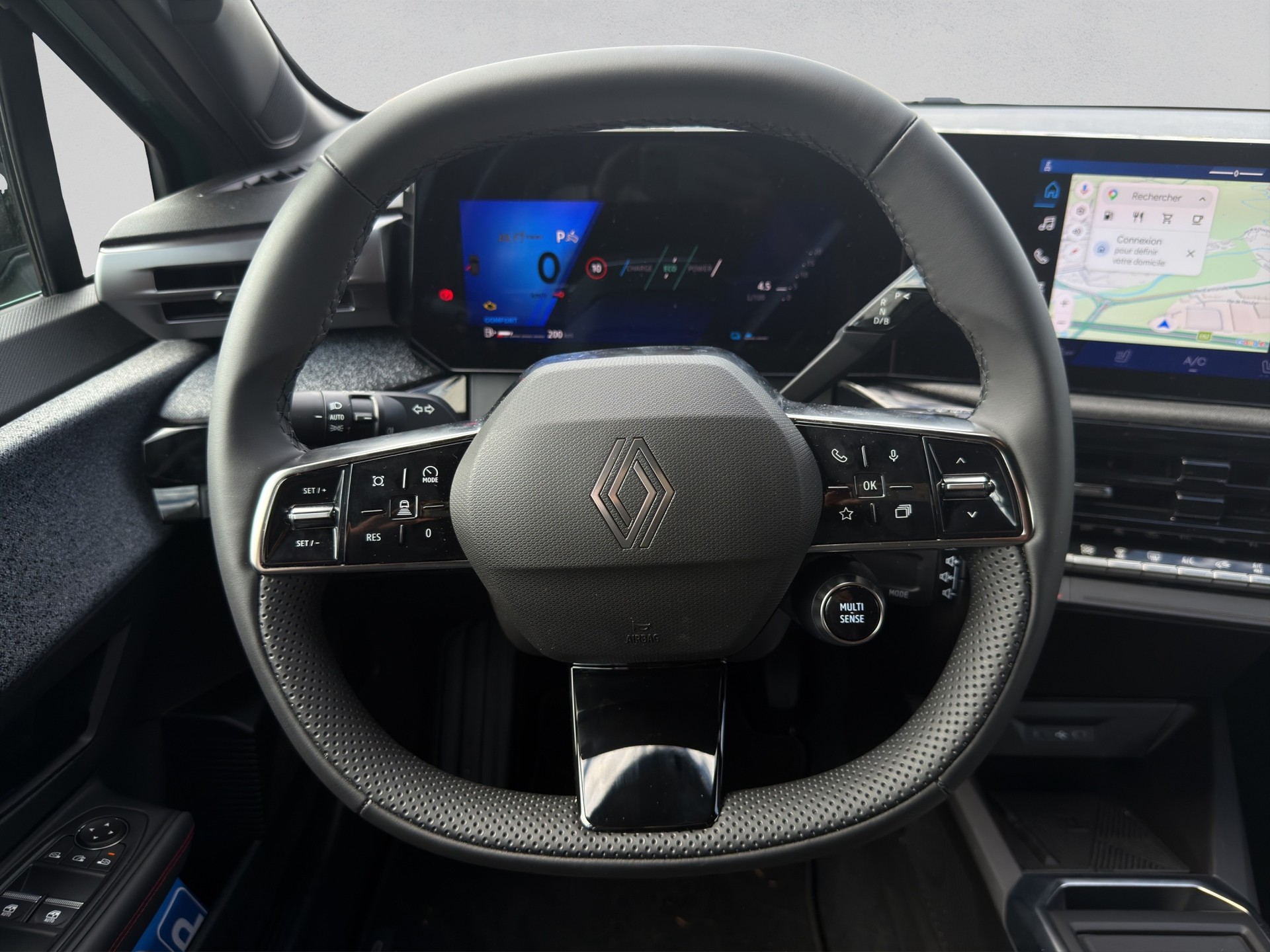 RENAULT Clio 1.8 E-Tech Techno-image-9