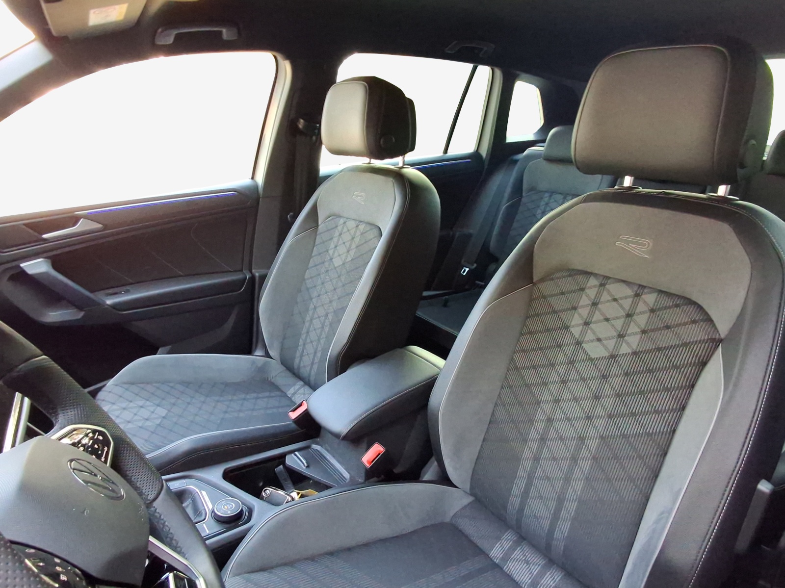 VW Tiguan 2.0 TDI SCR R-Line 4Motion DSG-image-15