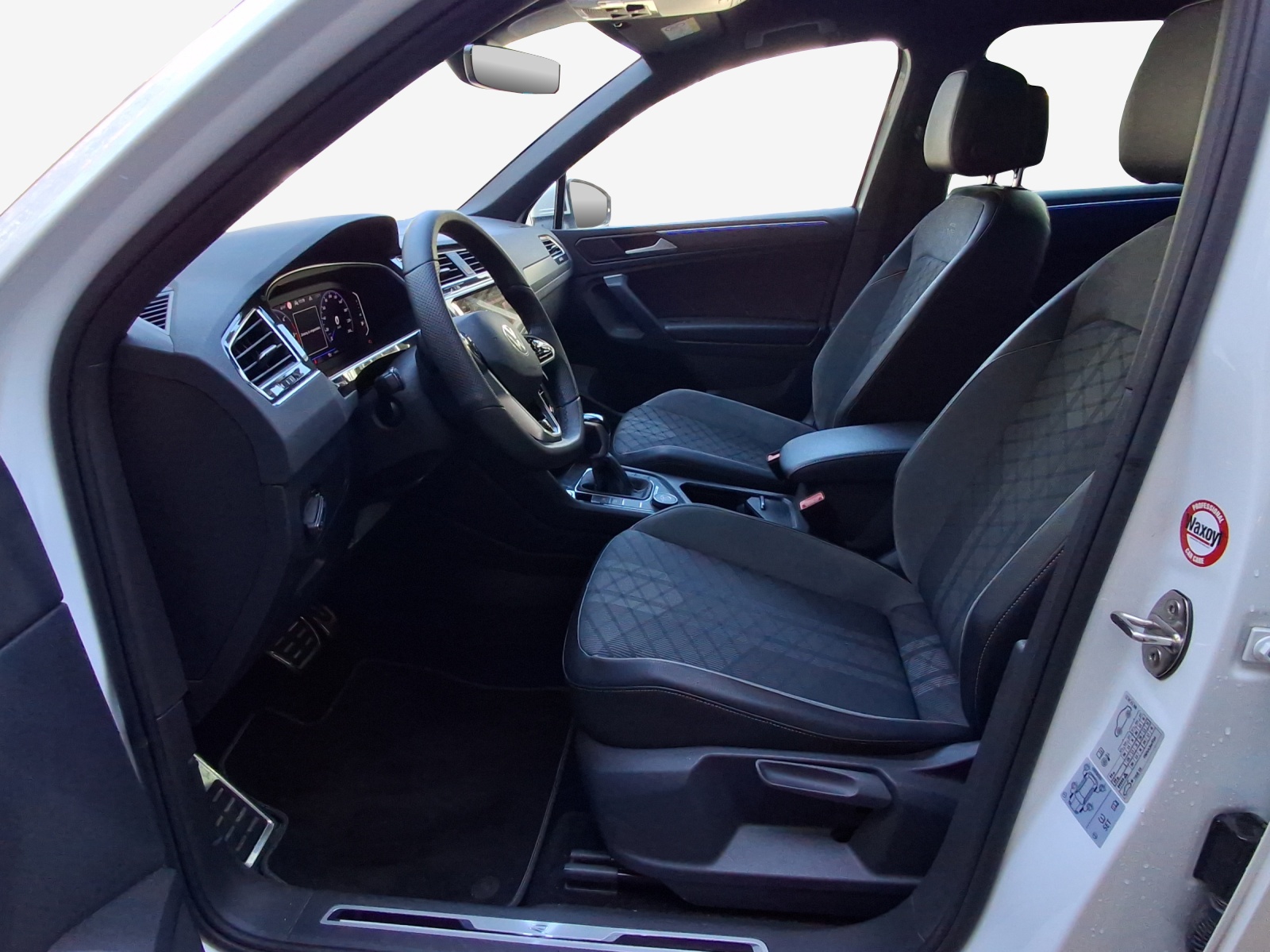 VW Tiguan 2.0 TDI SCR R-Line 4Motion DSG-image-7