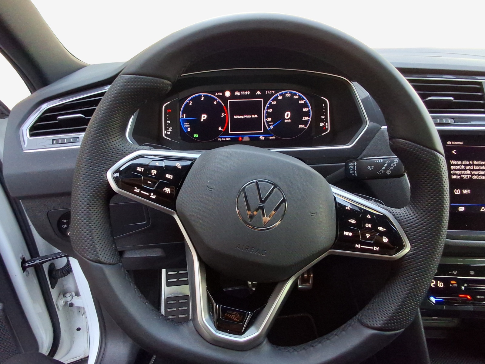 VW Tiguan 2.0 TDI SCR R-Line 4Motion DSG-image-9