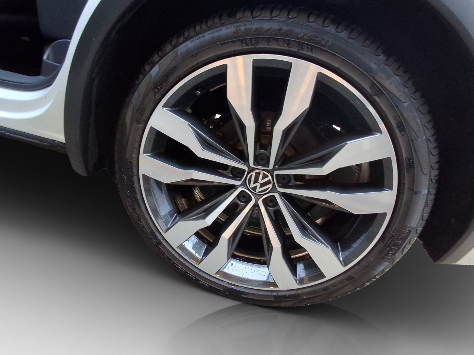 VW Tiguan 2.0 TDI SCR R-Line 4Motion DSG-image-13