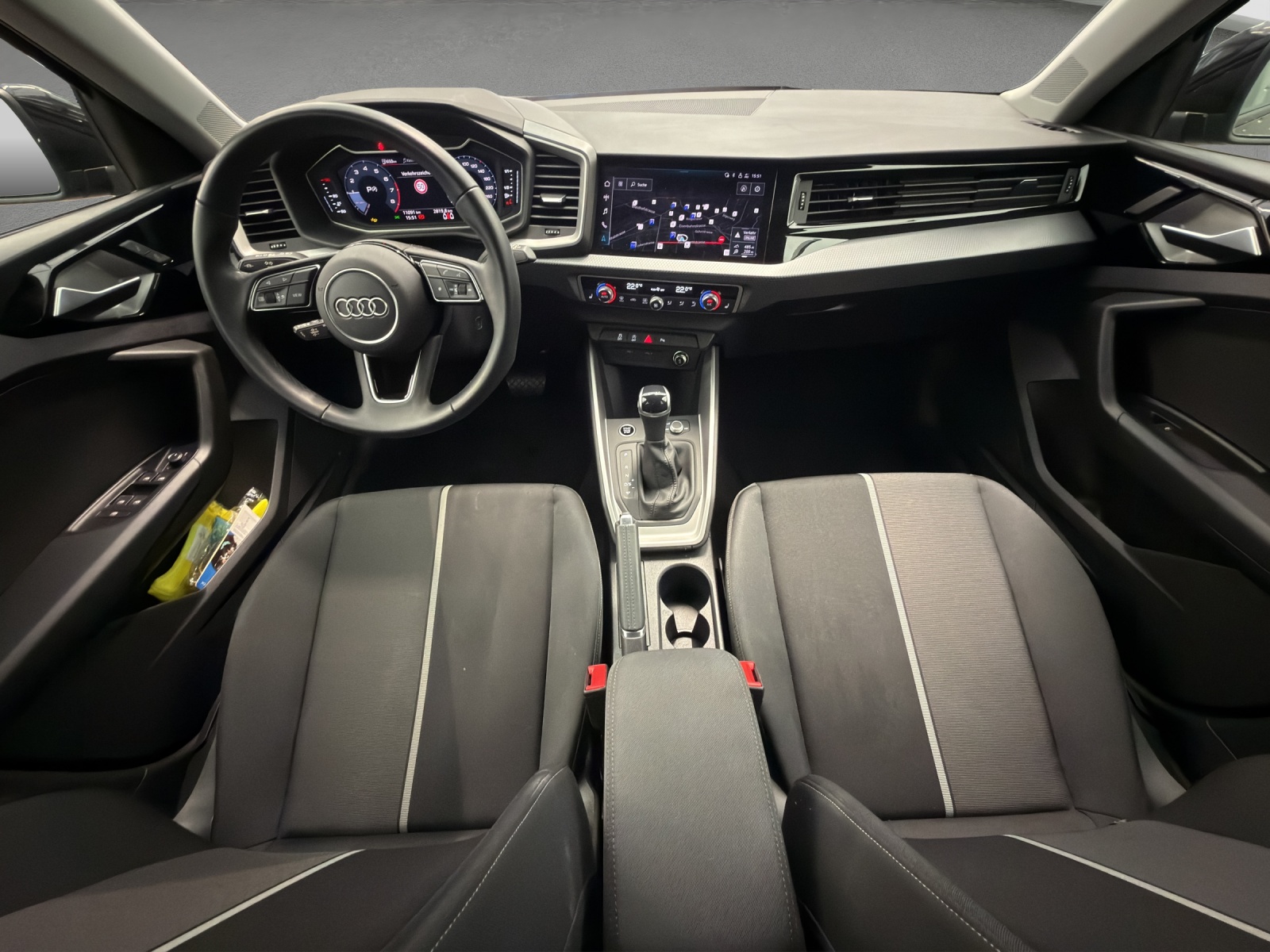 AUDI A1 Sportback 35 TFSI Intense S-tronic - Navi - LED-Scheinwerfer - Rückfahrkamera-image-6