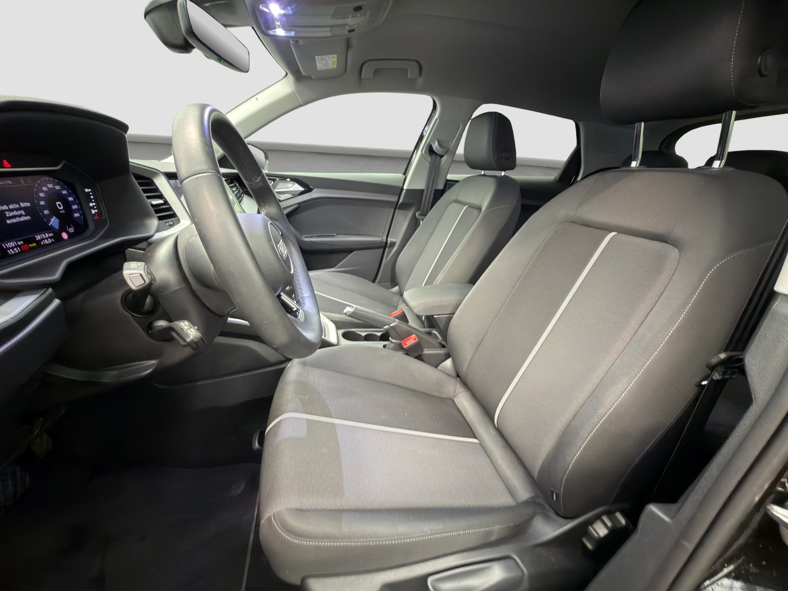 AUDI A1 Sportback 35 TFSI Intense S-tronic - Navi - LED-Scheinwerfer - Rückfahrkamera-image-5