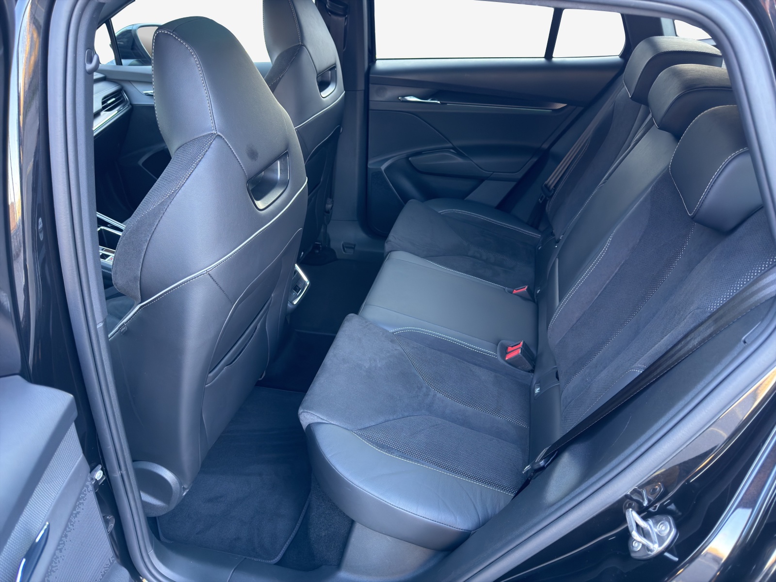 SKODA Enyaq iV 80 SportLine Ultra-image-11