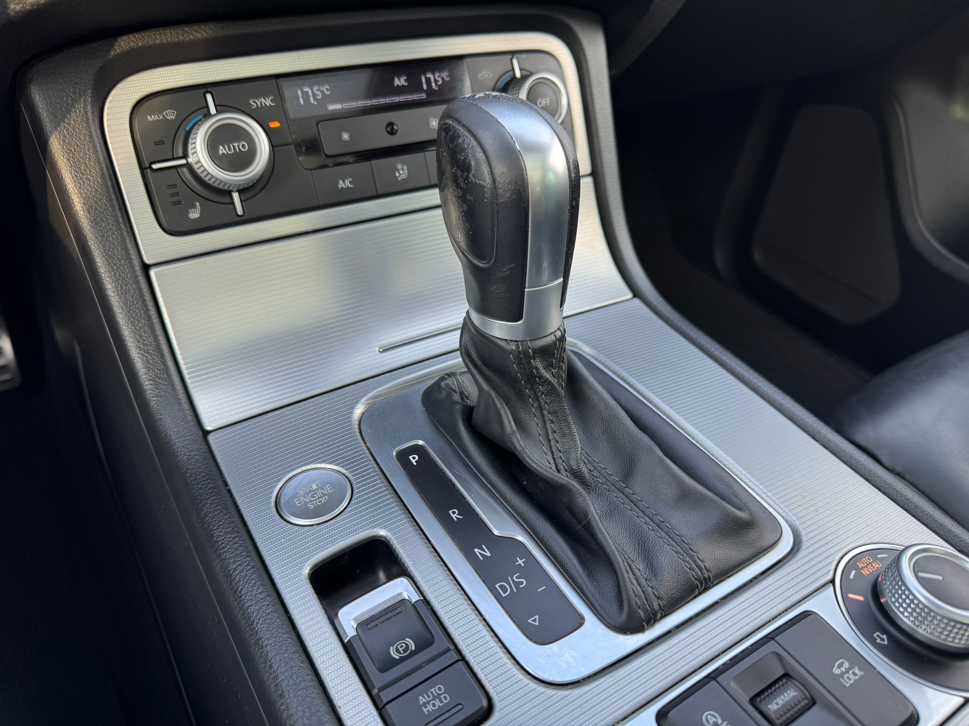 VW Touareg 3.0 TDI BMT Terrain Tech Tiptronic-image-14