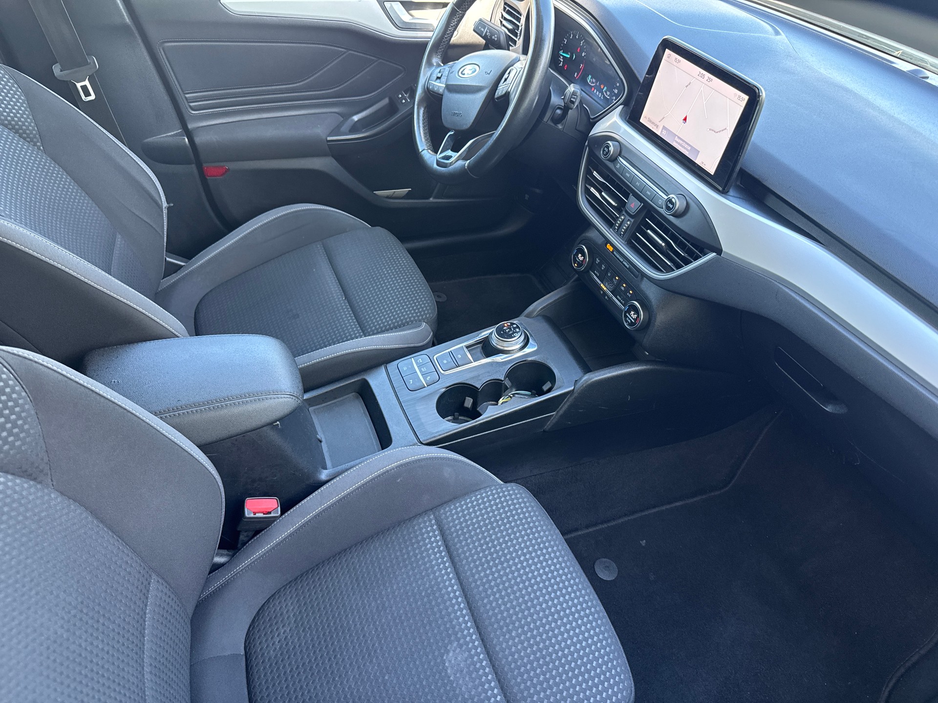 FORD Focus 1.5 SCTi Titanium X Automatic-image-8