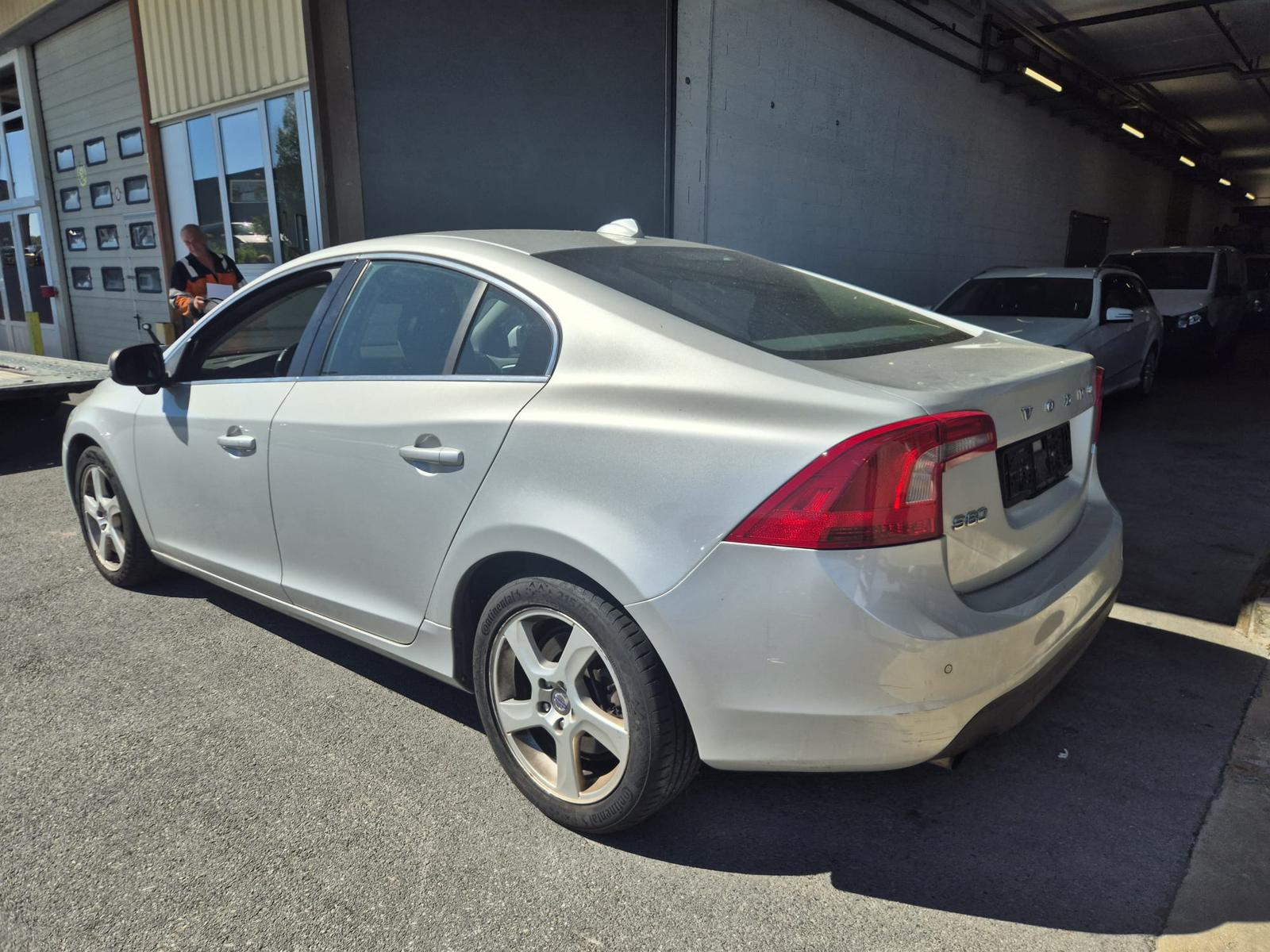 VOLVO S60 D3-image-4