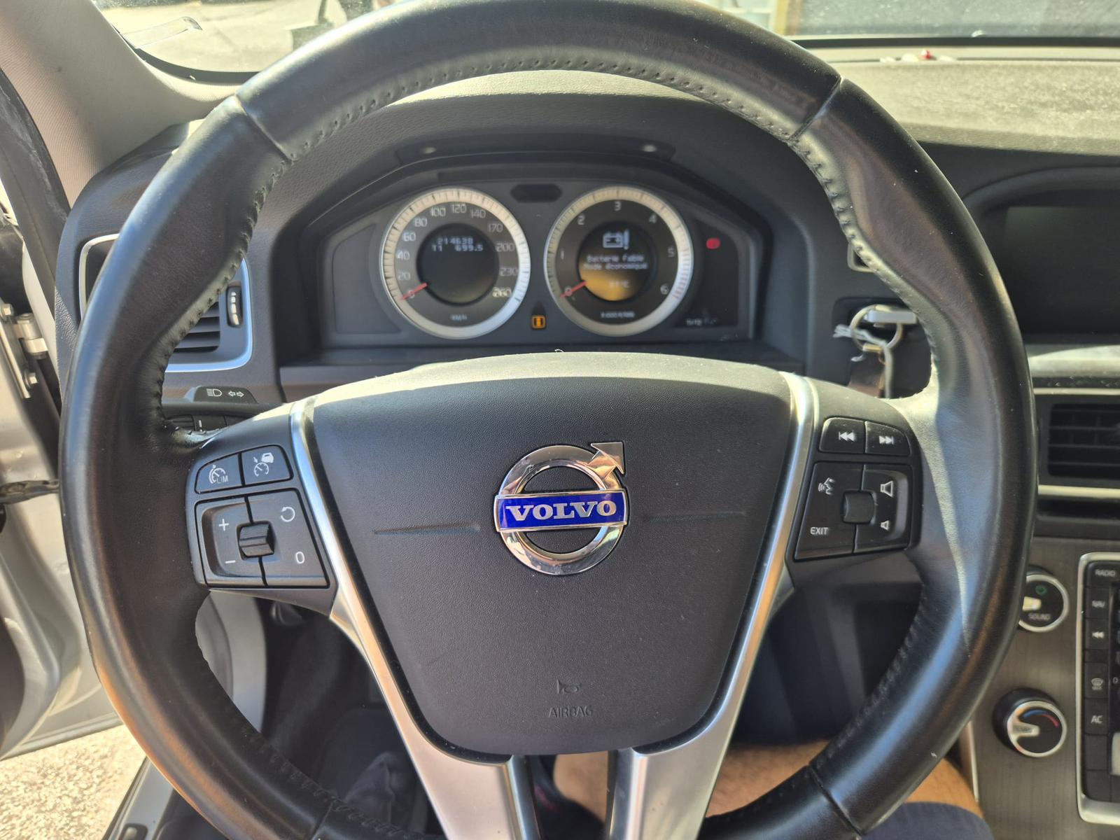 VOLVO S60 D3-image-6