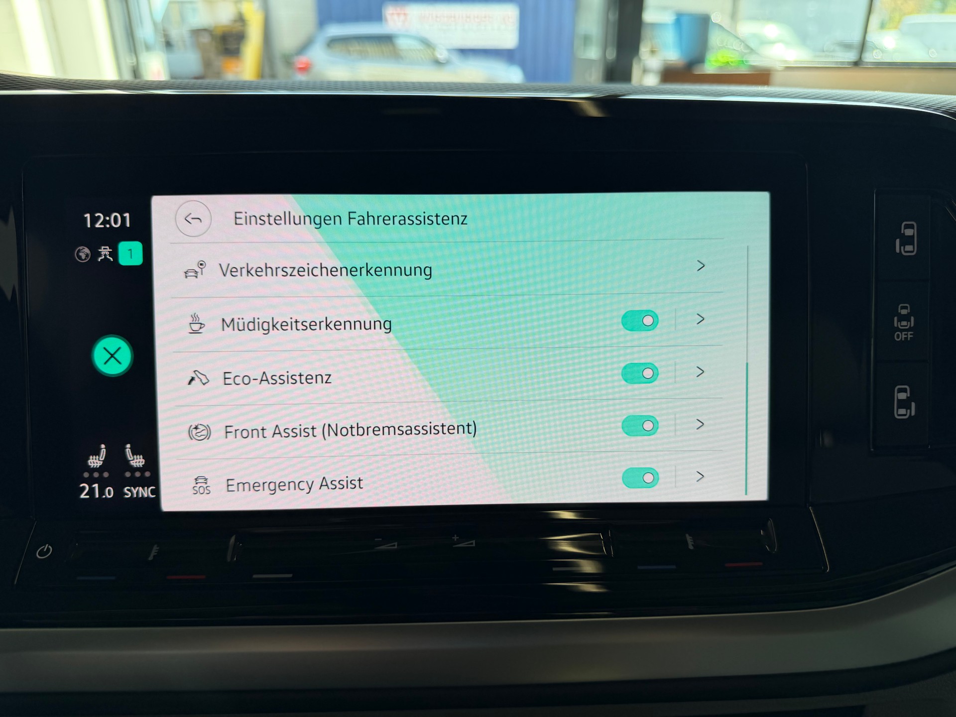 VW Multivan 2.0 TSI Style DSG * 204 PS *-image-19