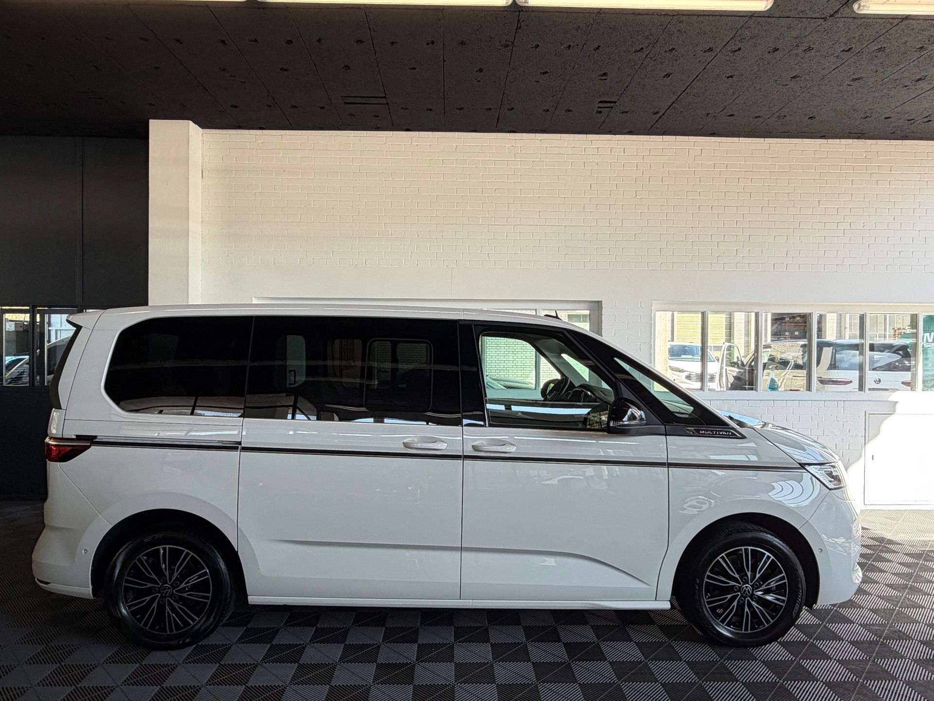 VW Multivan 2.0 TSI Style DSG * 204 PS *-image-1