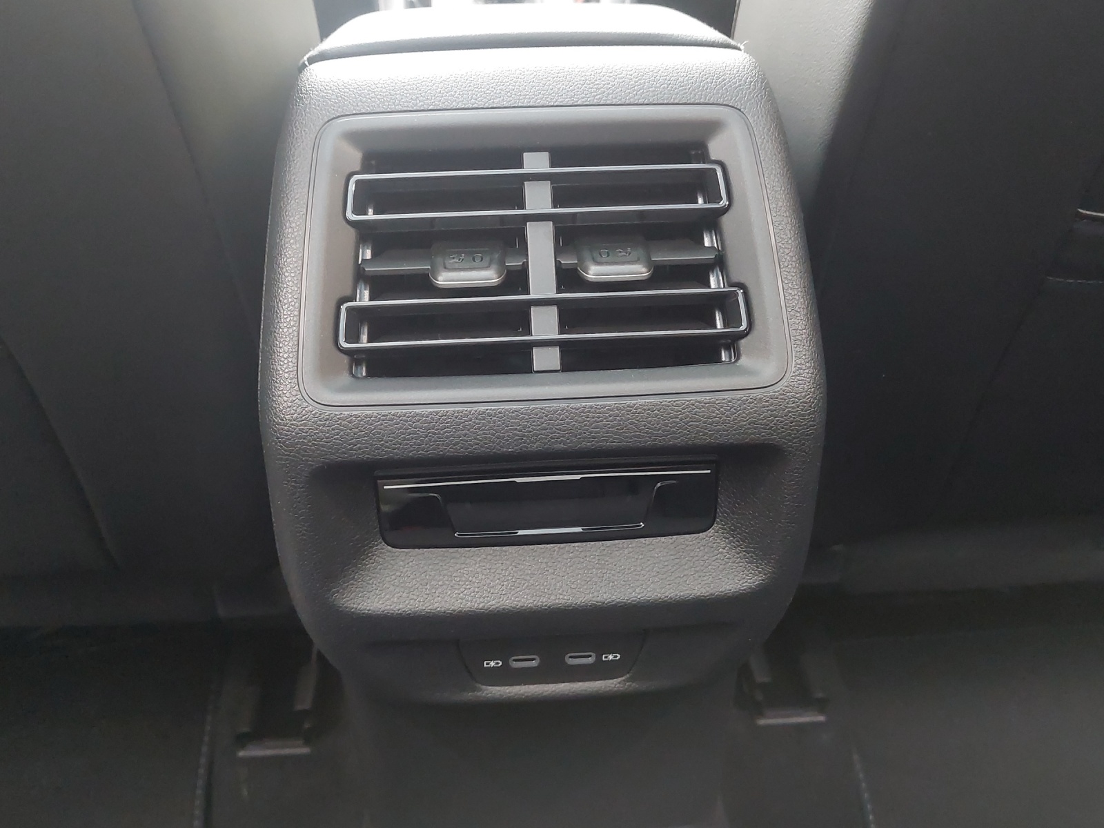 VW Tiguan 2.0 TSI DSG R-Line Plus 4Motion-image-10