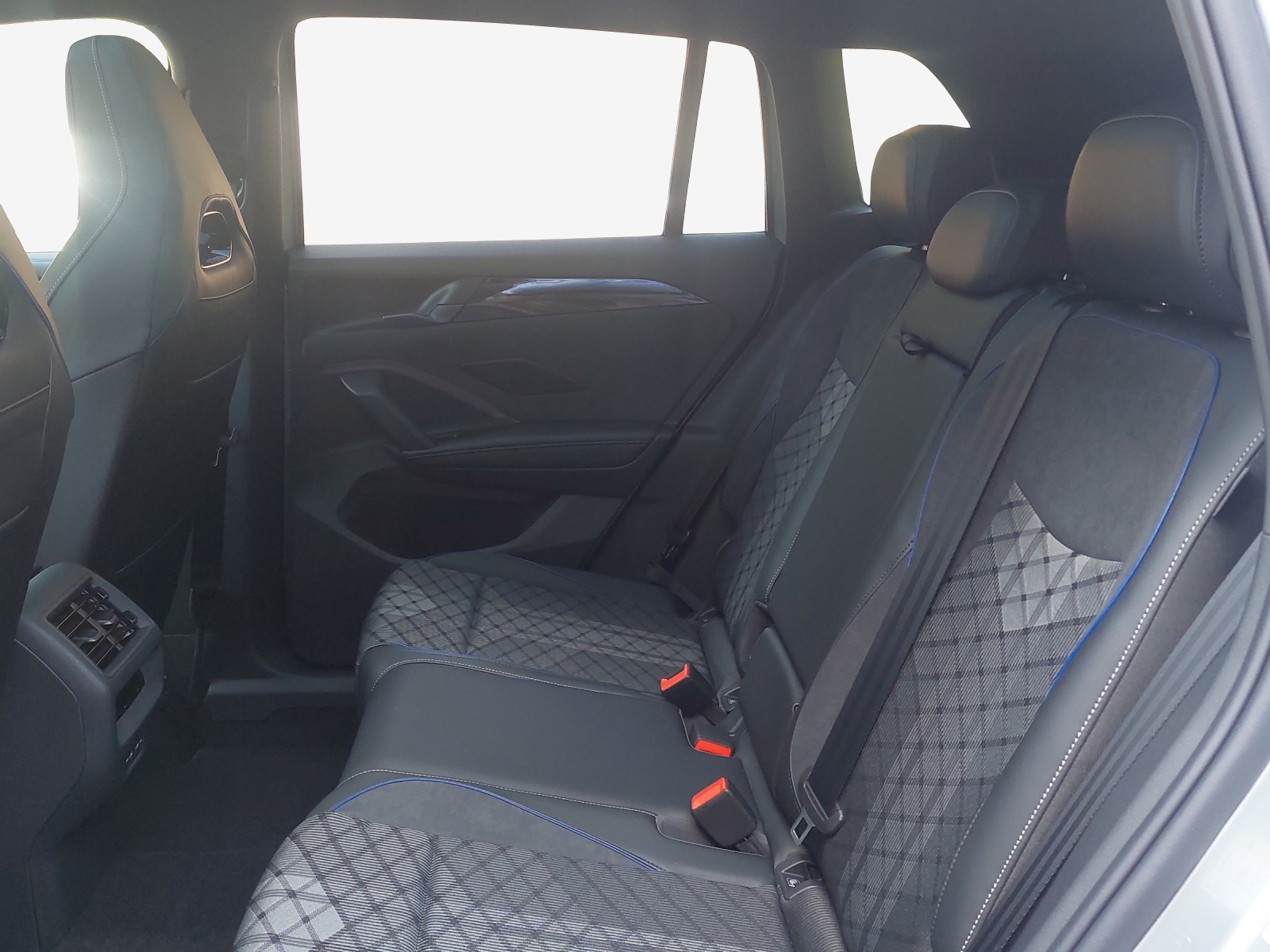 VW Tiguan 2.0 TSI DSG R-Line Plus 4Motion-image-11
