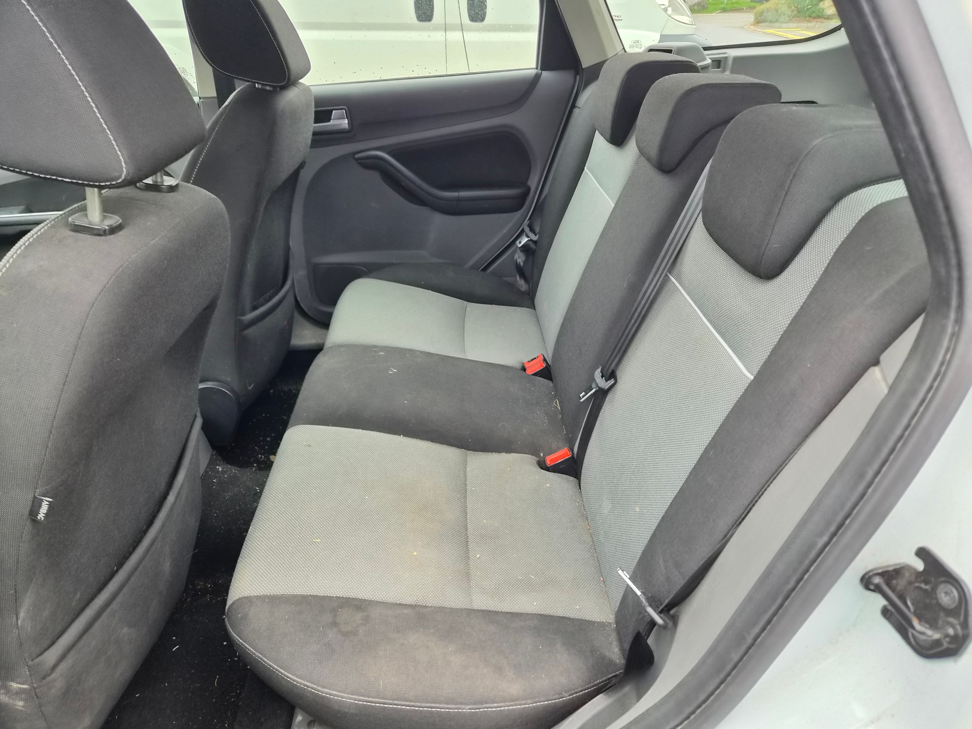 FORD Focus 1.6 TDCi Ambiente-image-8