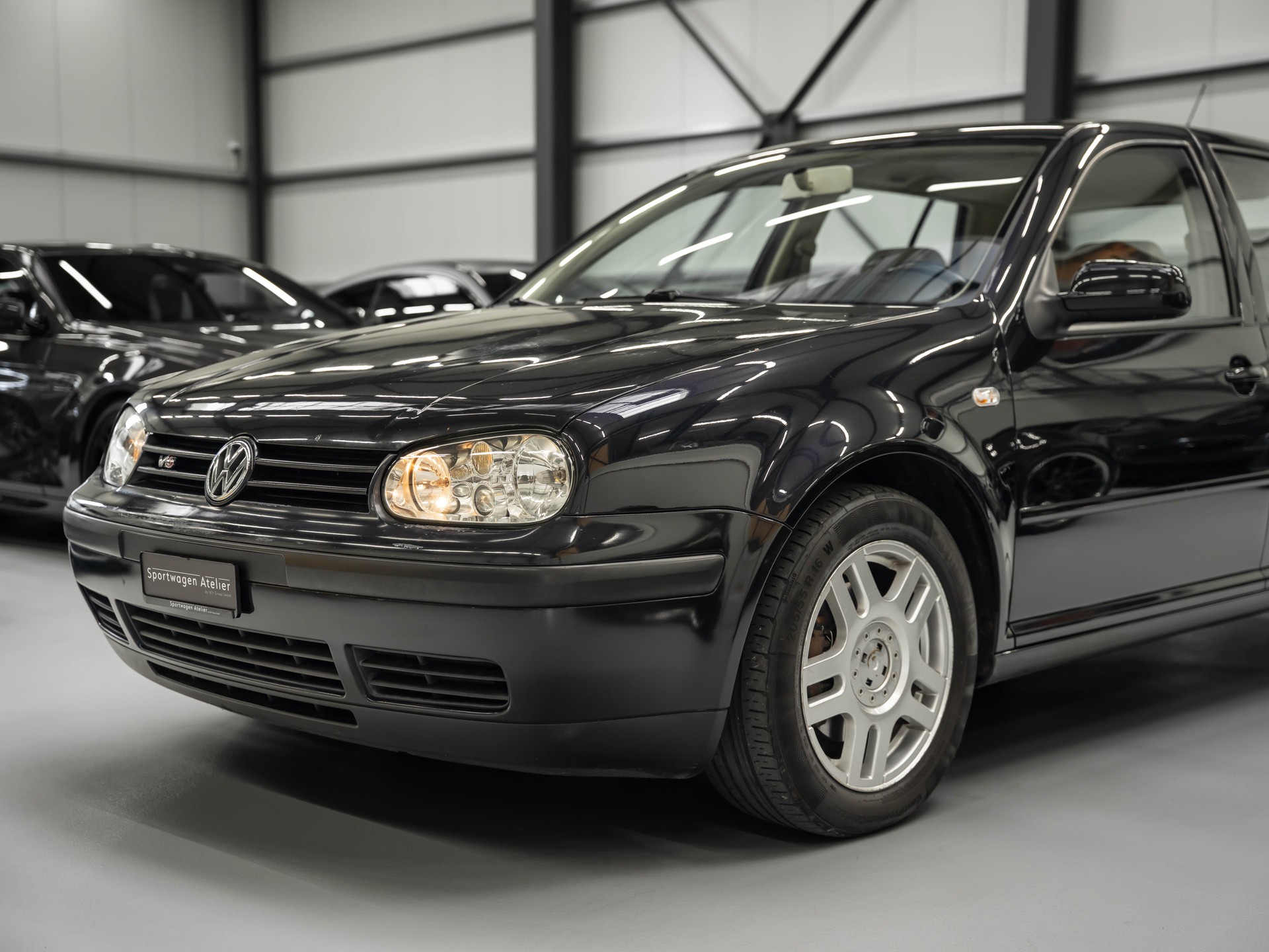 VW Golf 2.3 Highline-image-12