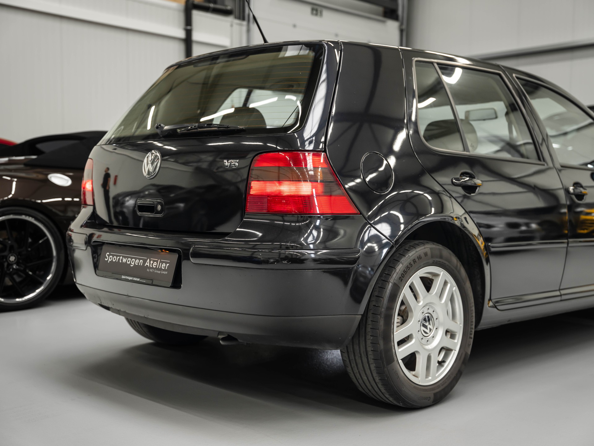 VW Golf 2.3 Highline-image-15