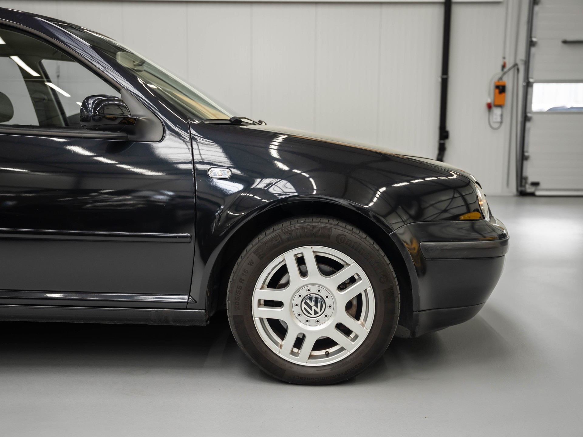 VW Golf 2.3 Highline-image-16