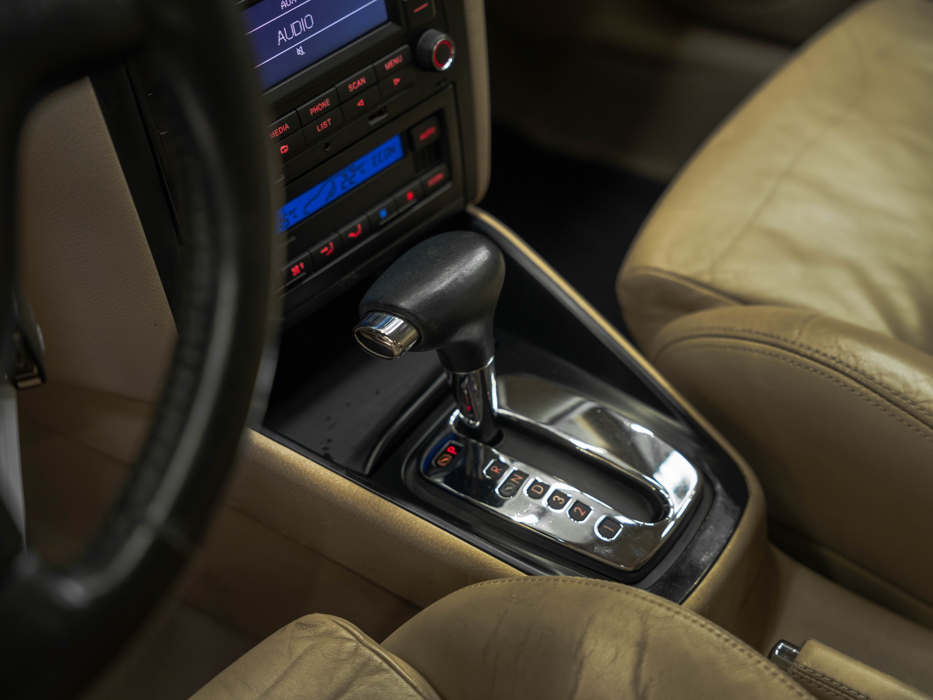 VW Golf 2.3 Highline-image-18