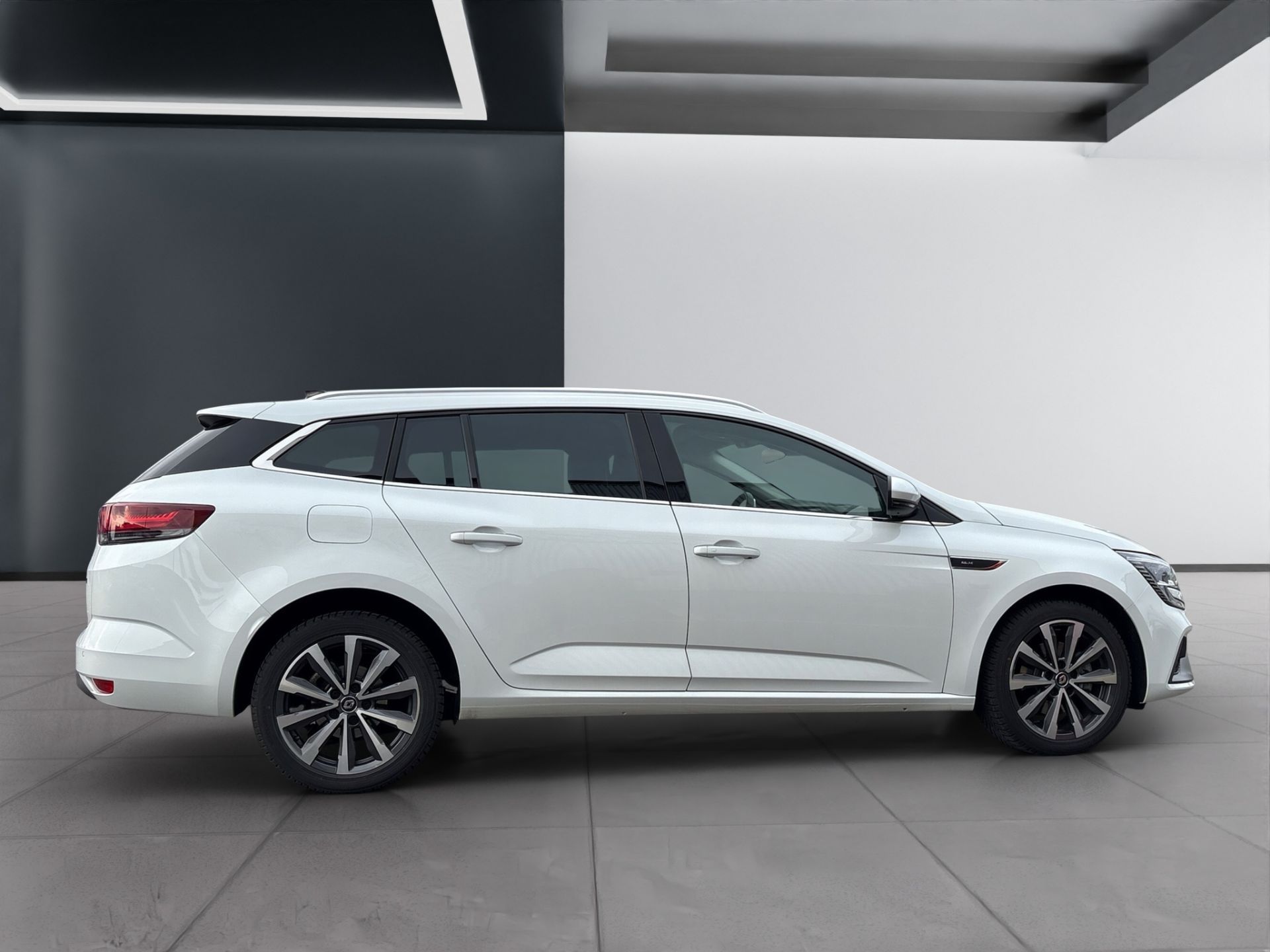 RENAULT Megane Mégane Grandtour 1.3 16V R.S. Line EDC-image-24