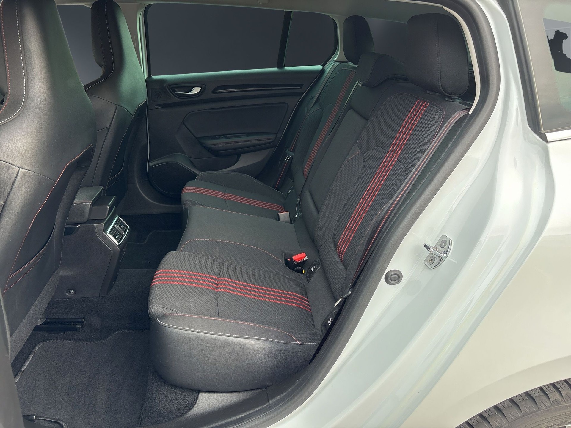 RENAULT Megane Mégane Grandtour 1.3 16V R.S. Line EDC-image-15