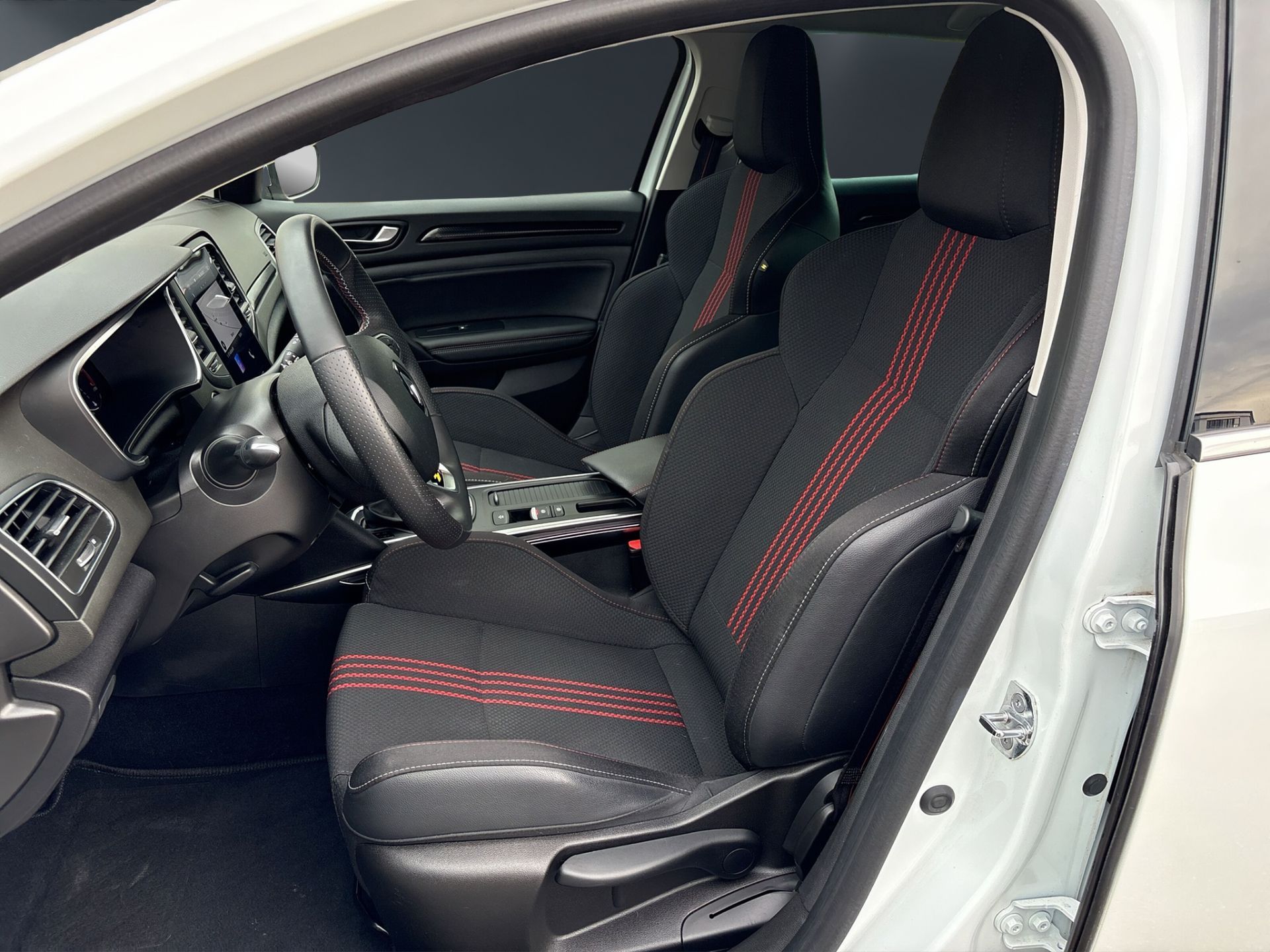 RENAULT Megane Mégane Grandtour 1.3 16V R.S. Line EDC-image-26