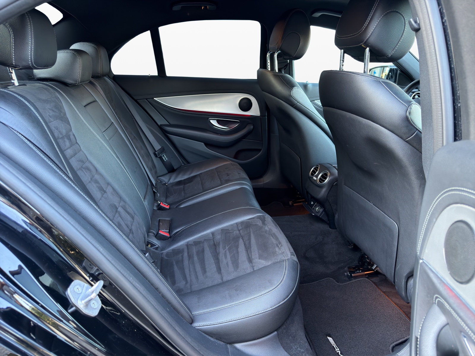 MERCEDES-BENZ E 200 AMG Line 4Matic 9G-Tronic-image-18