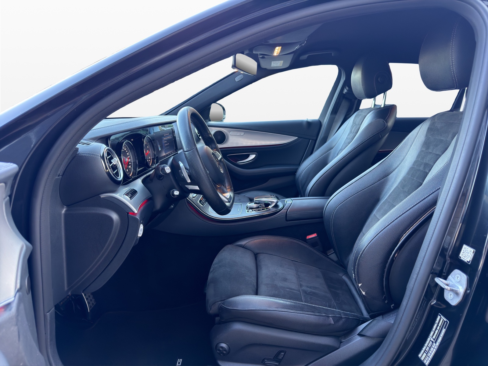 MERCEDES-BENZ E 200 AMG Line 4Matic 9G-Tronic-image-8