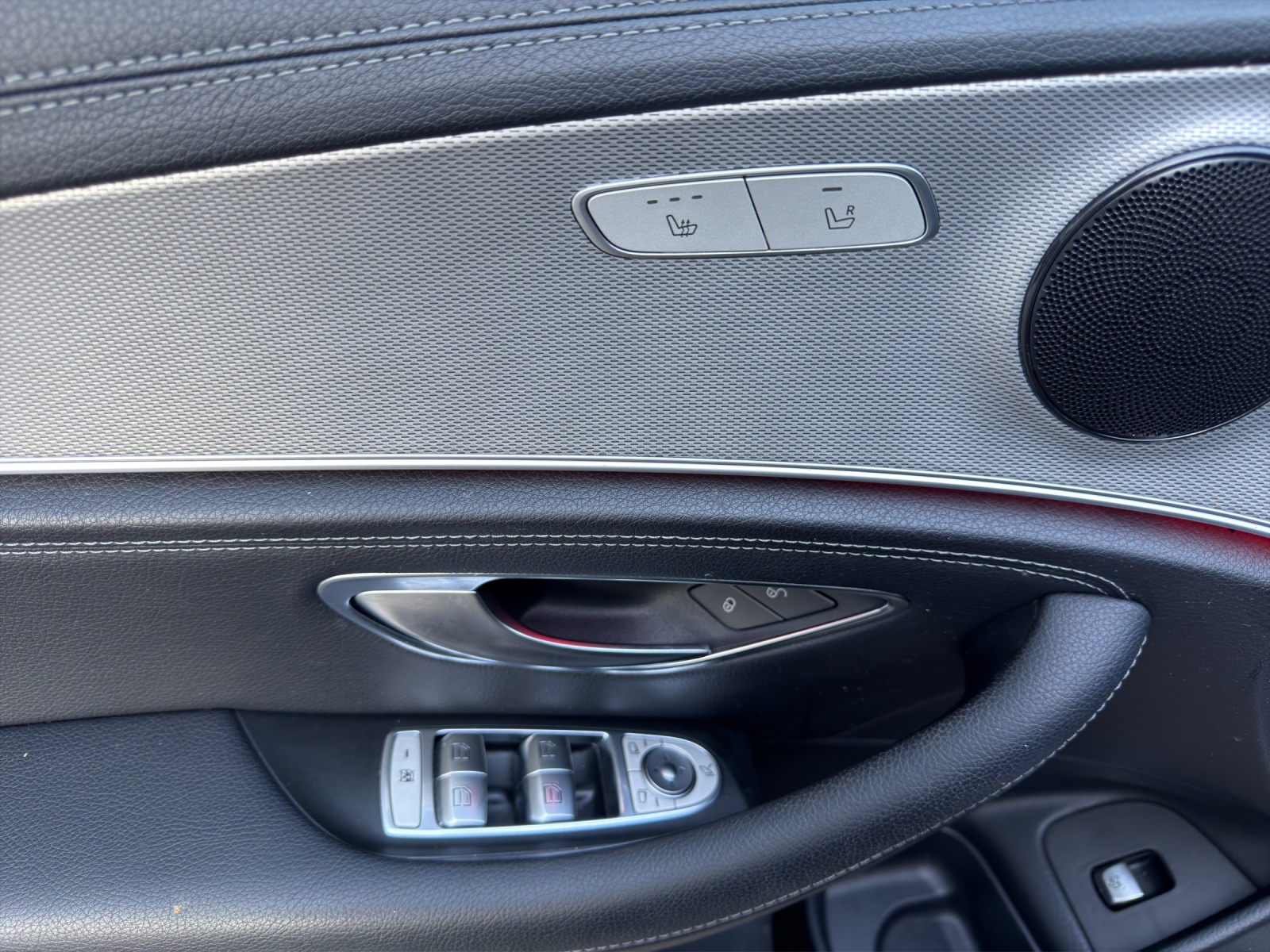 MERCEDES-BENZ E 200 AMG Line 4Matic 9G-Tronic-image-9
