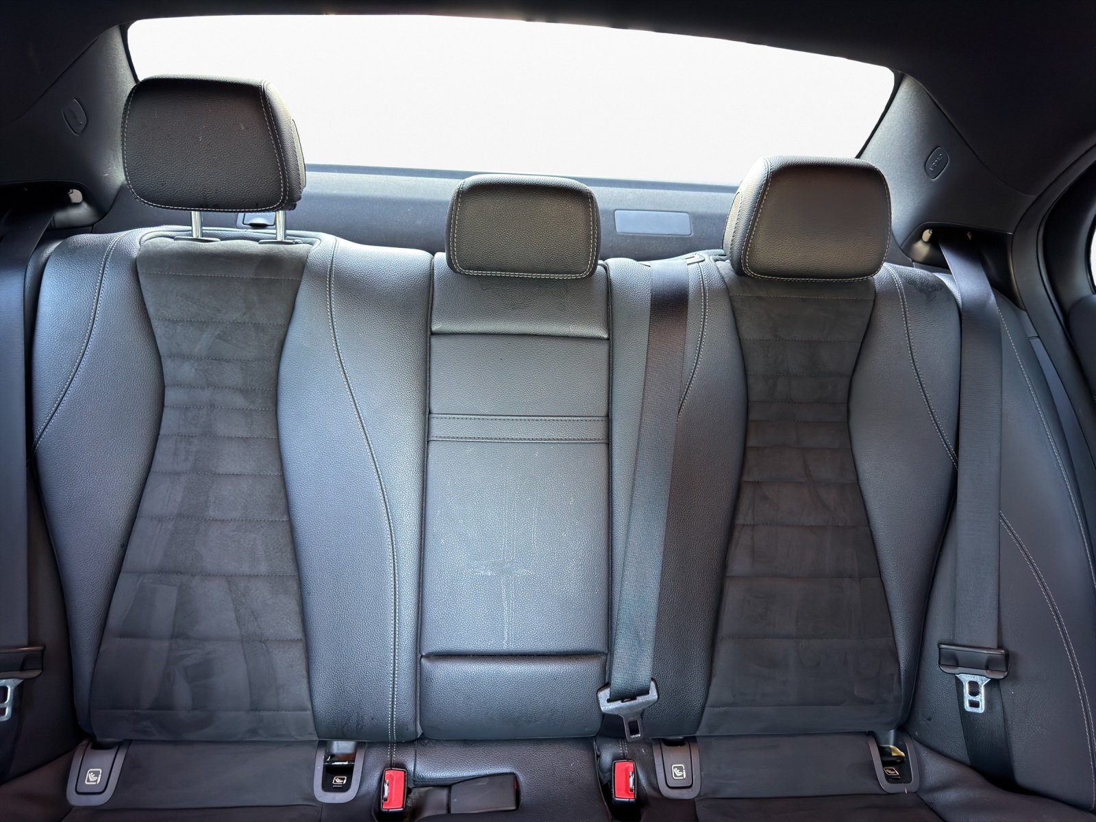 MERCEDES-BENZ E 200 AMG Line 4Matic 9G-Tronic-image-17