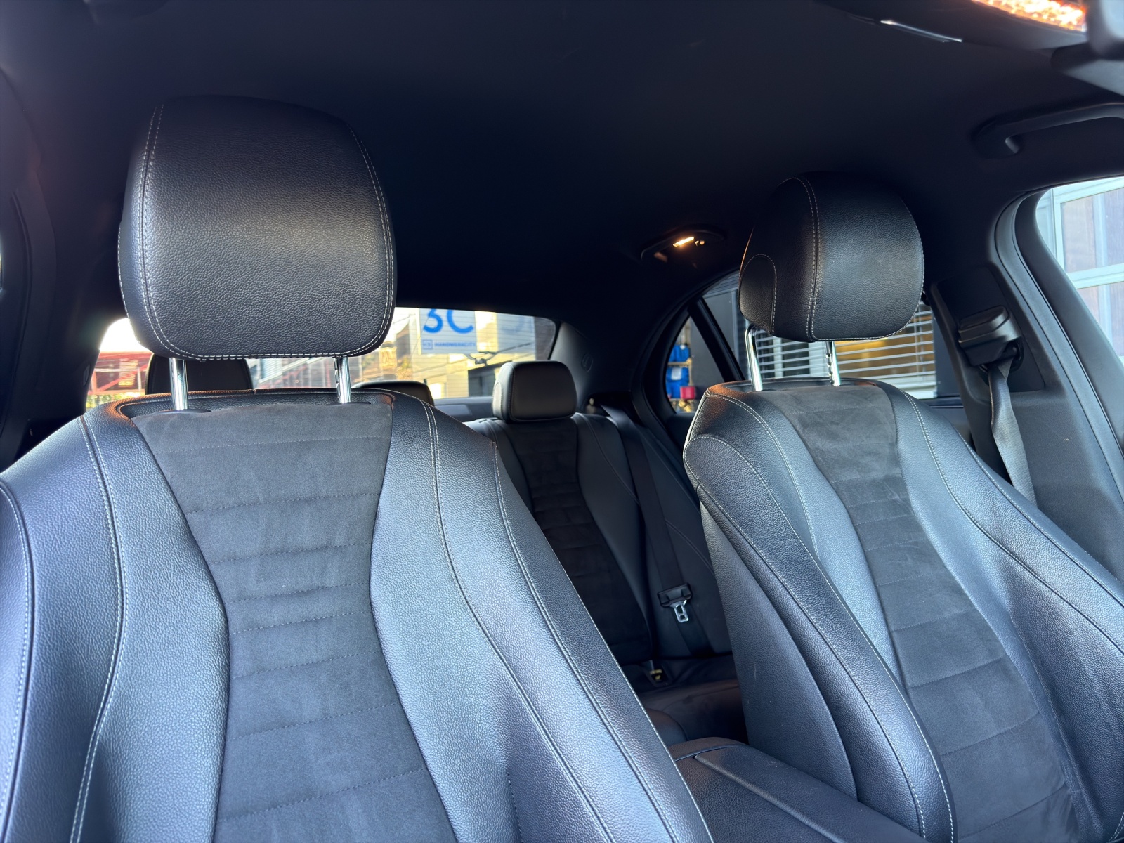 MERCEDES-BENZ E 200 AMG Line 4Matic 9G-Tronic-image-15