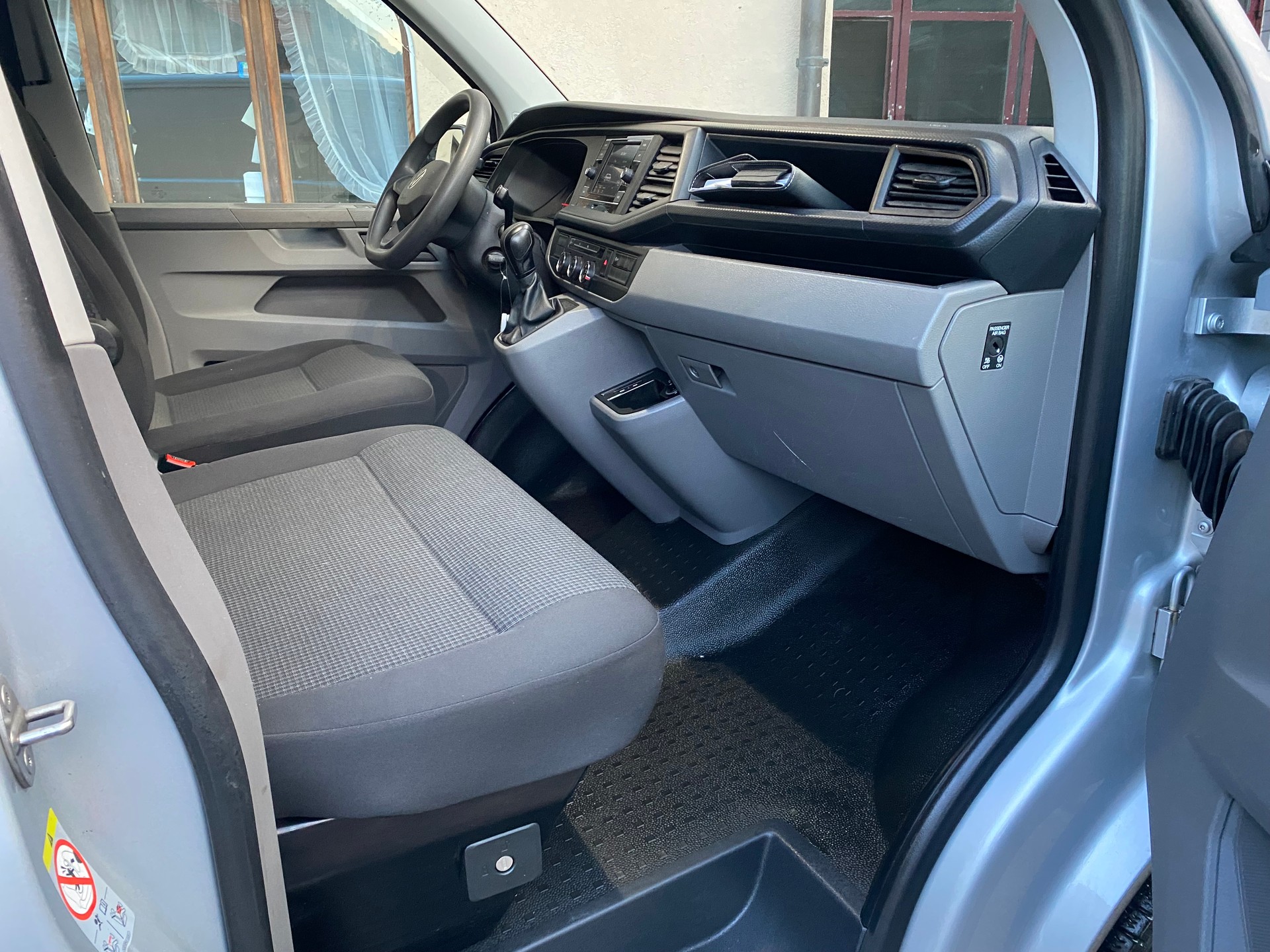 VW T6.1 2.0 TDI 4Motion DSG-image-4