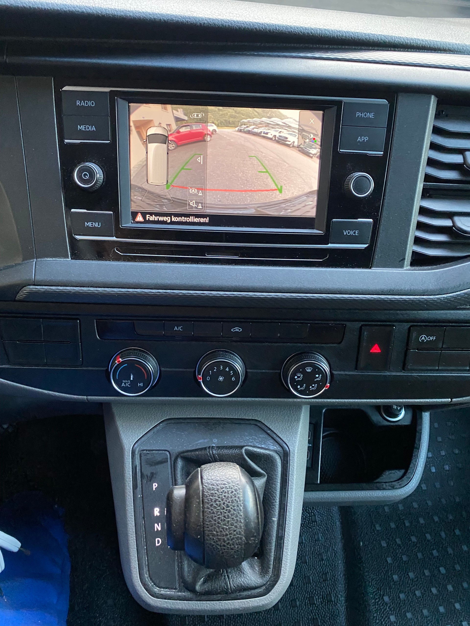 VW T6.1 2.0 TDI 4Motion DSG-image-3