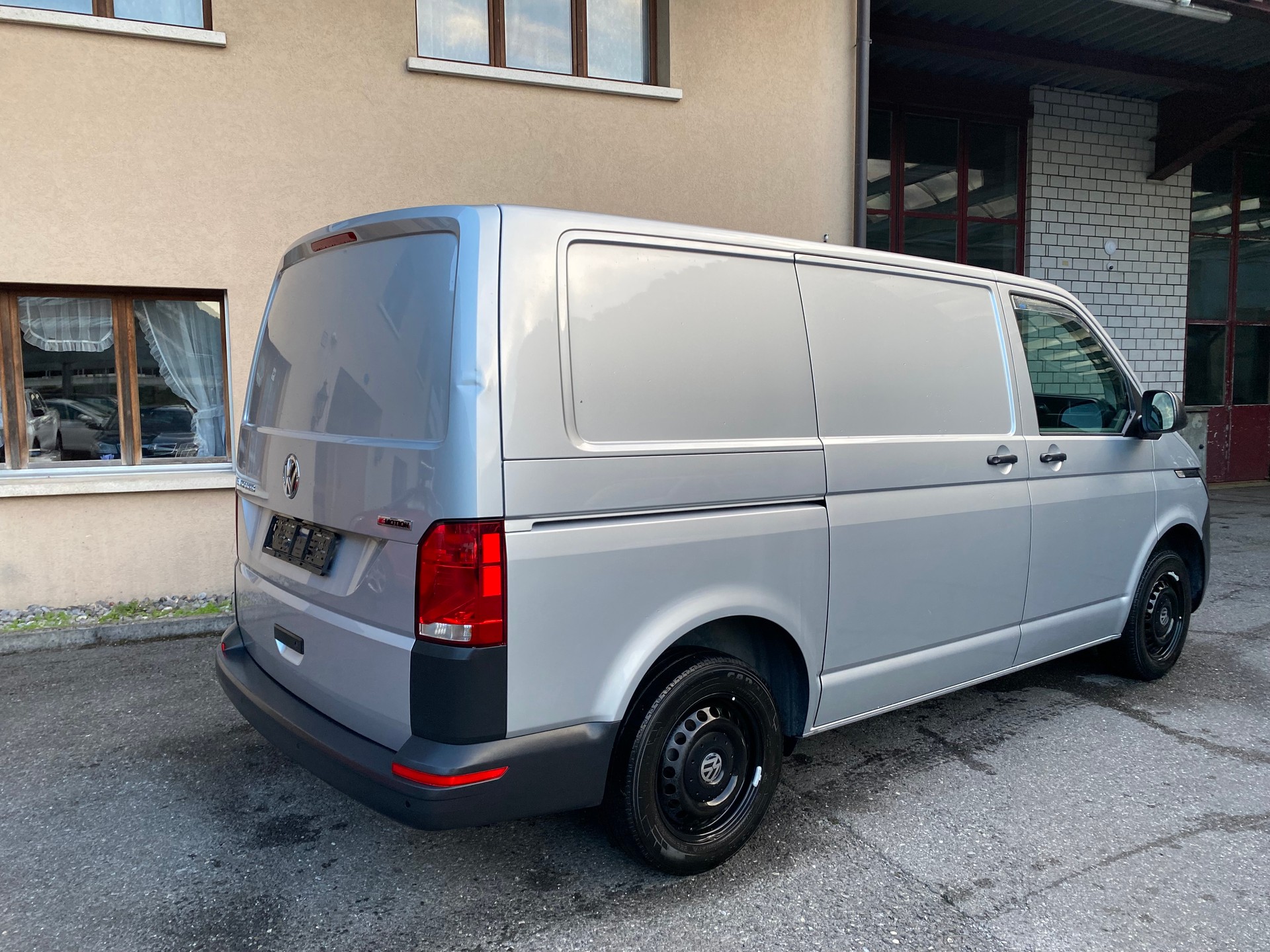 VW T6.1 2.0 TDI 4Motion DSG-image-9