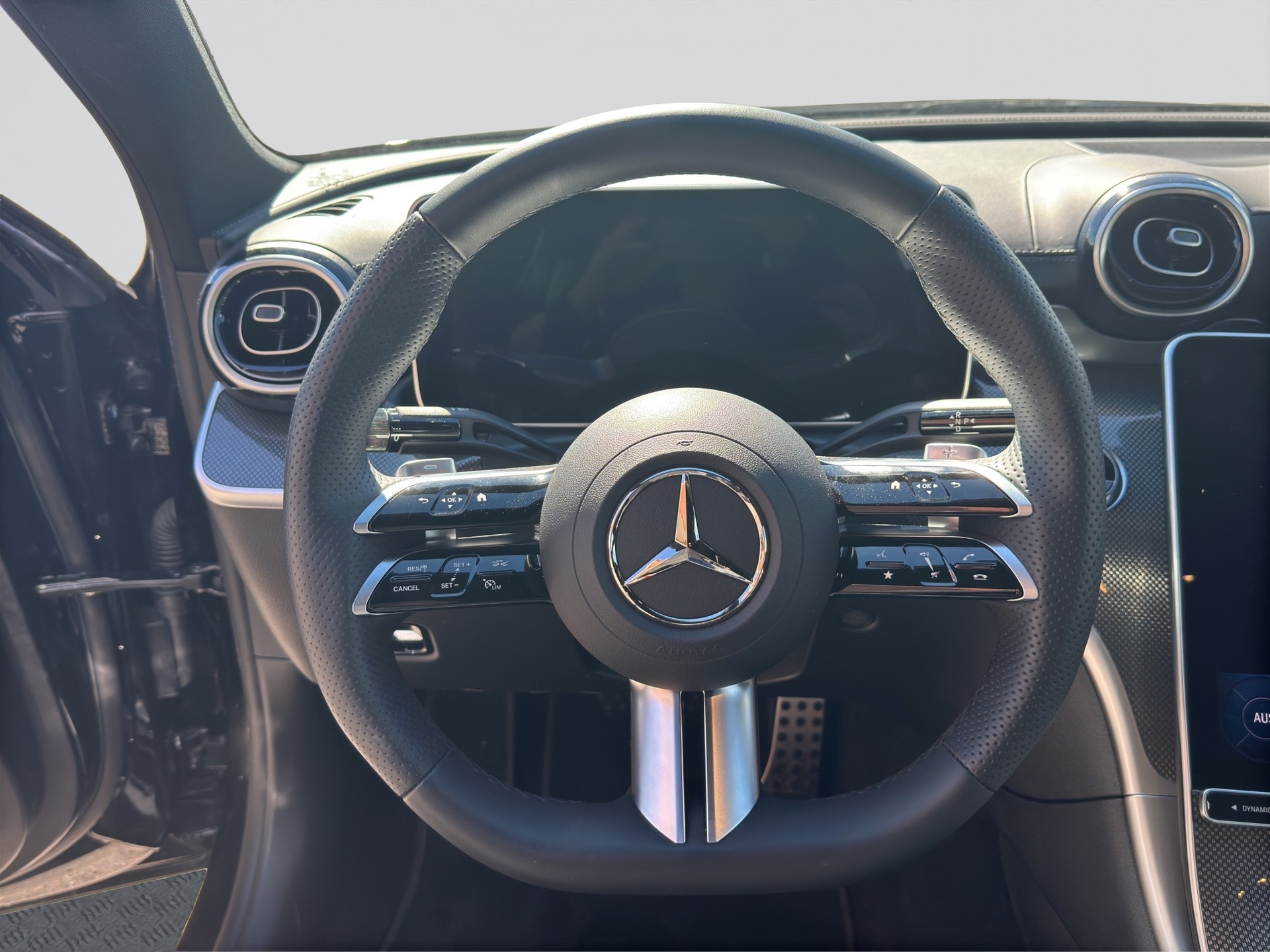 MERCEDES-BENZ C 300 AMG Line-image-9