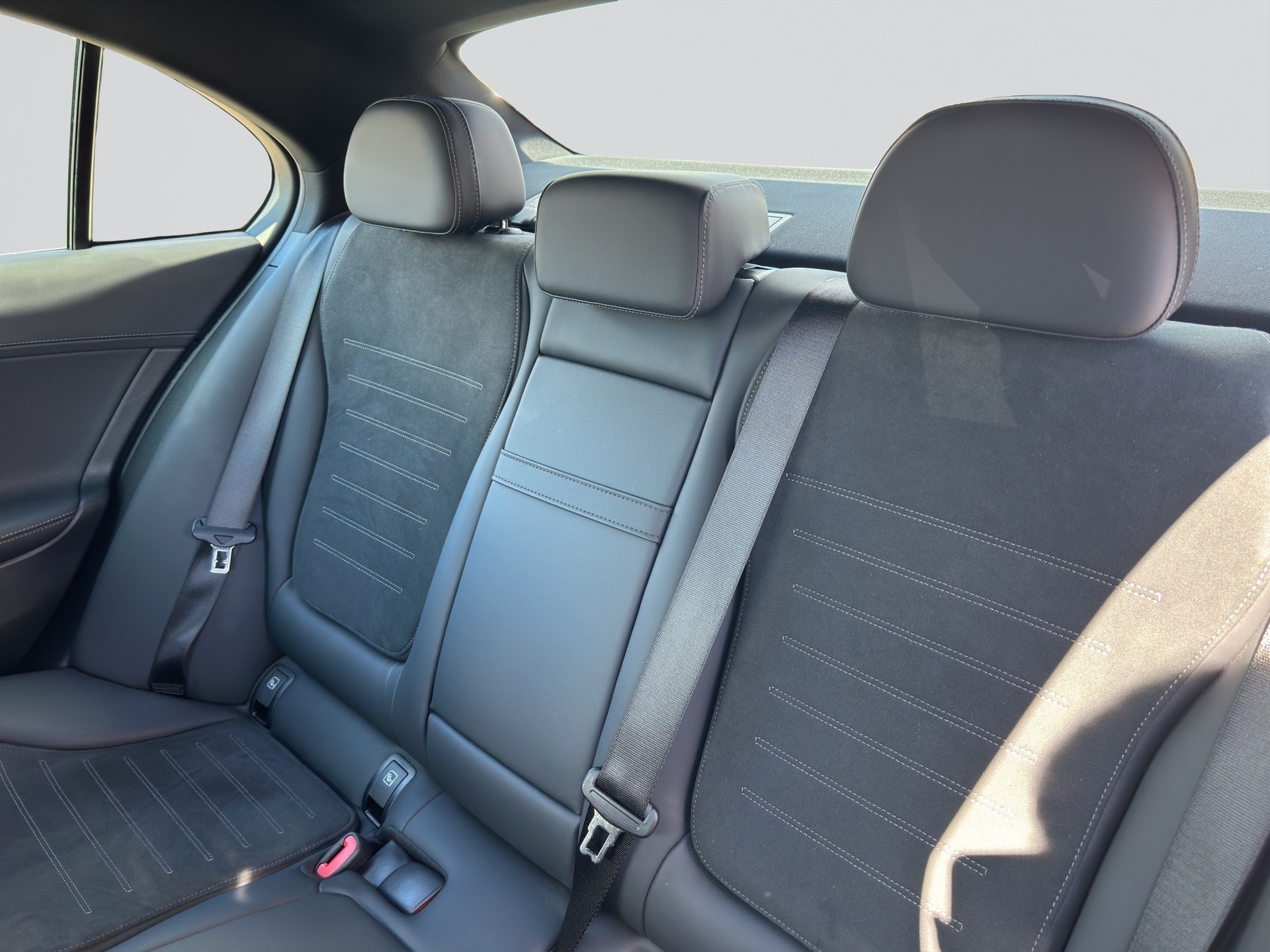 MERCEDES-BENZ C 300 AMG Line-image-7