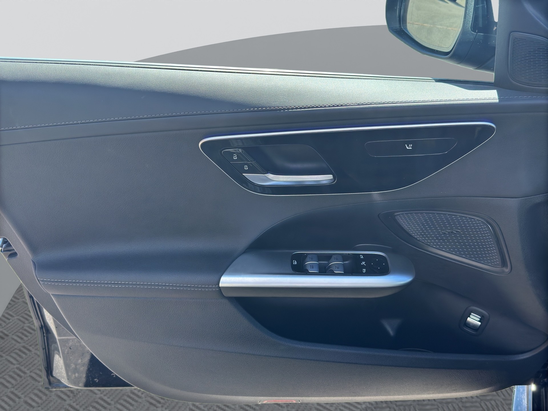 MERCEDES-BENZ C 300 AMG Line-image-8