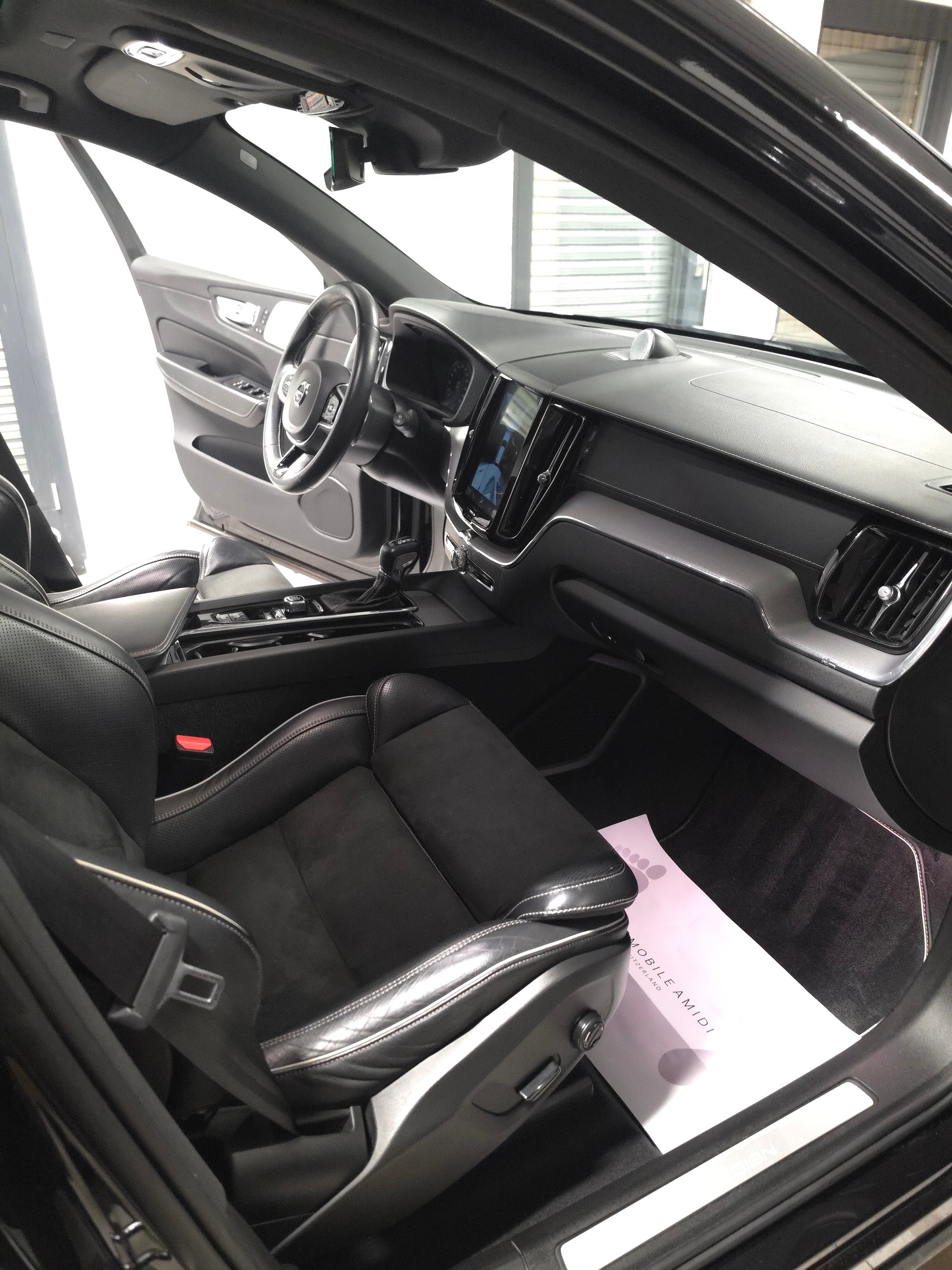 VOLVO XC60 T5 AWD R-Design Geartronic-image-6