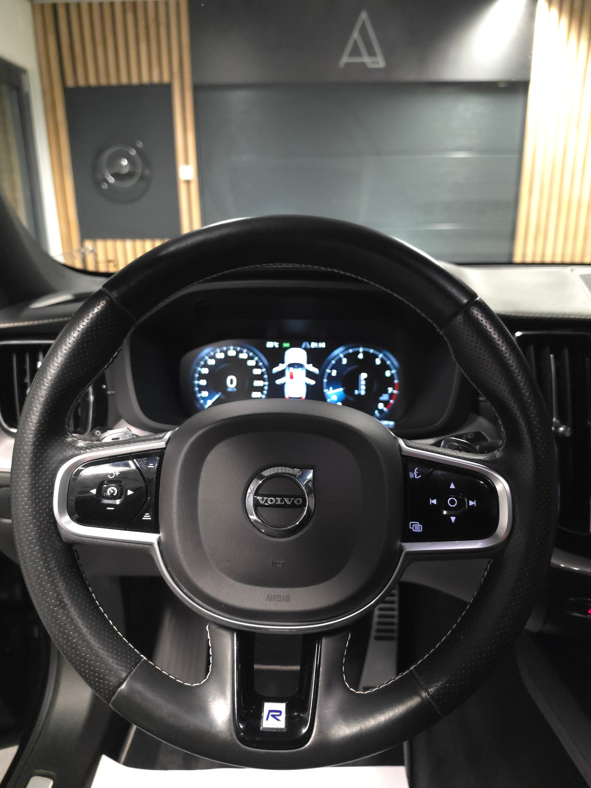 VOLVO XC60 T5 AWD R-Design Geartronic-image-23