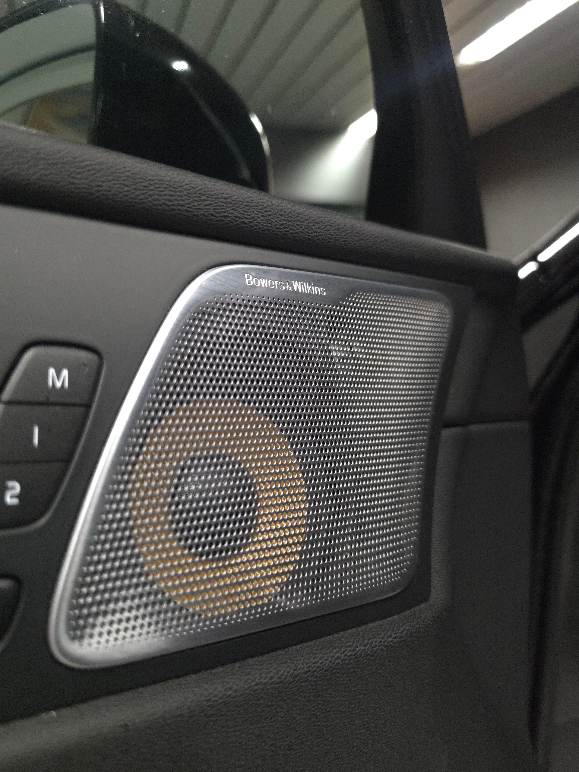 VOLVO XC60 T5 AWD R-Design Geartronic-image-25