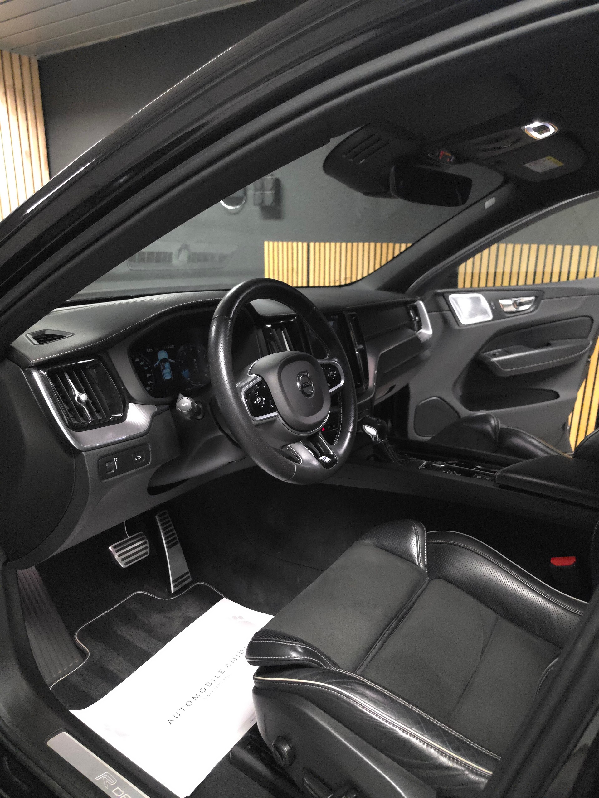 VOLVO XC60 T5 AWD R-Design Geartronic-image-5