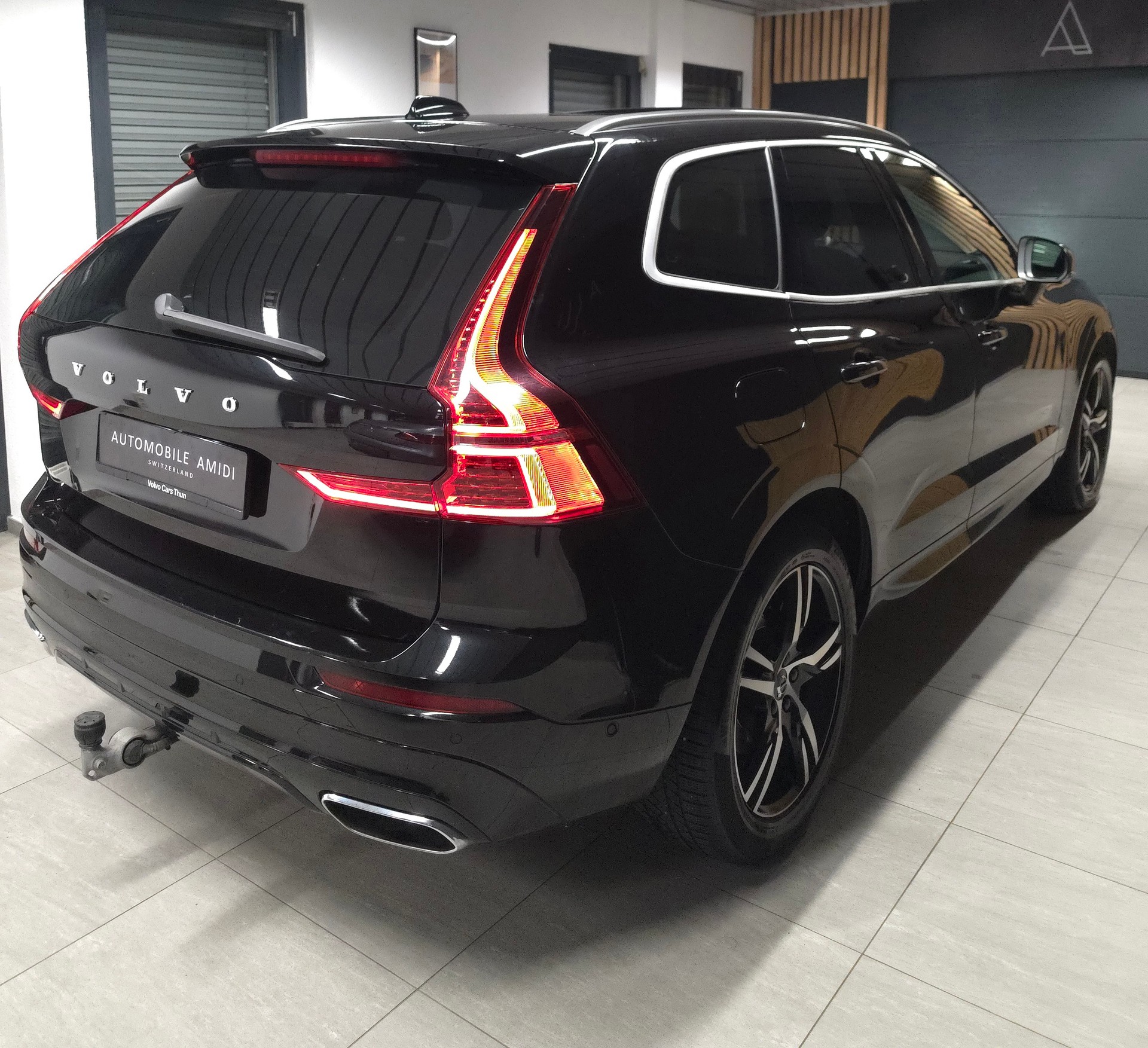 VOLVO XC60 T5 AWD R-Design Geartronic-image-3