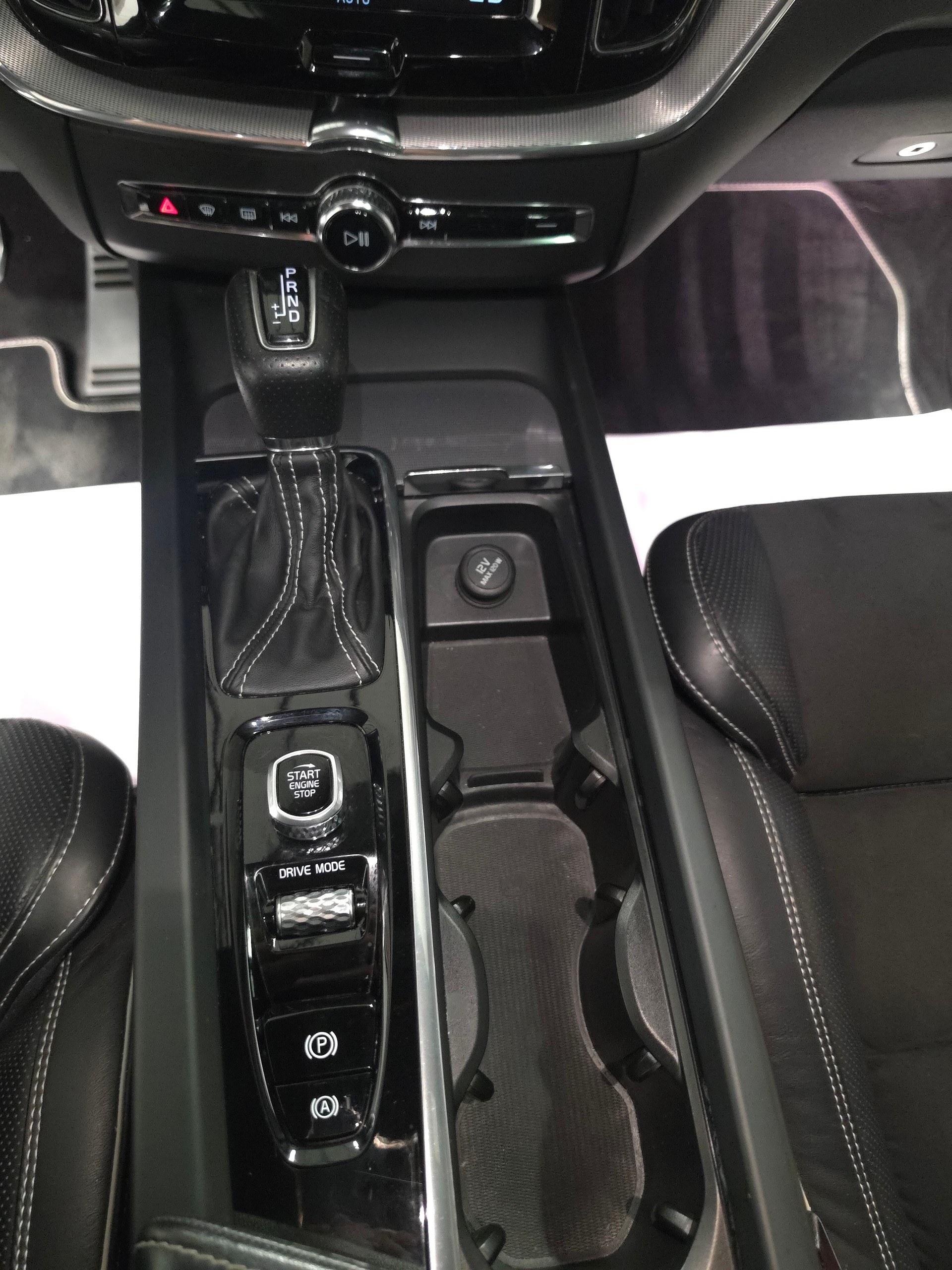 VOLVO XC60 T5 AWD R-Design Geartronic-image-16