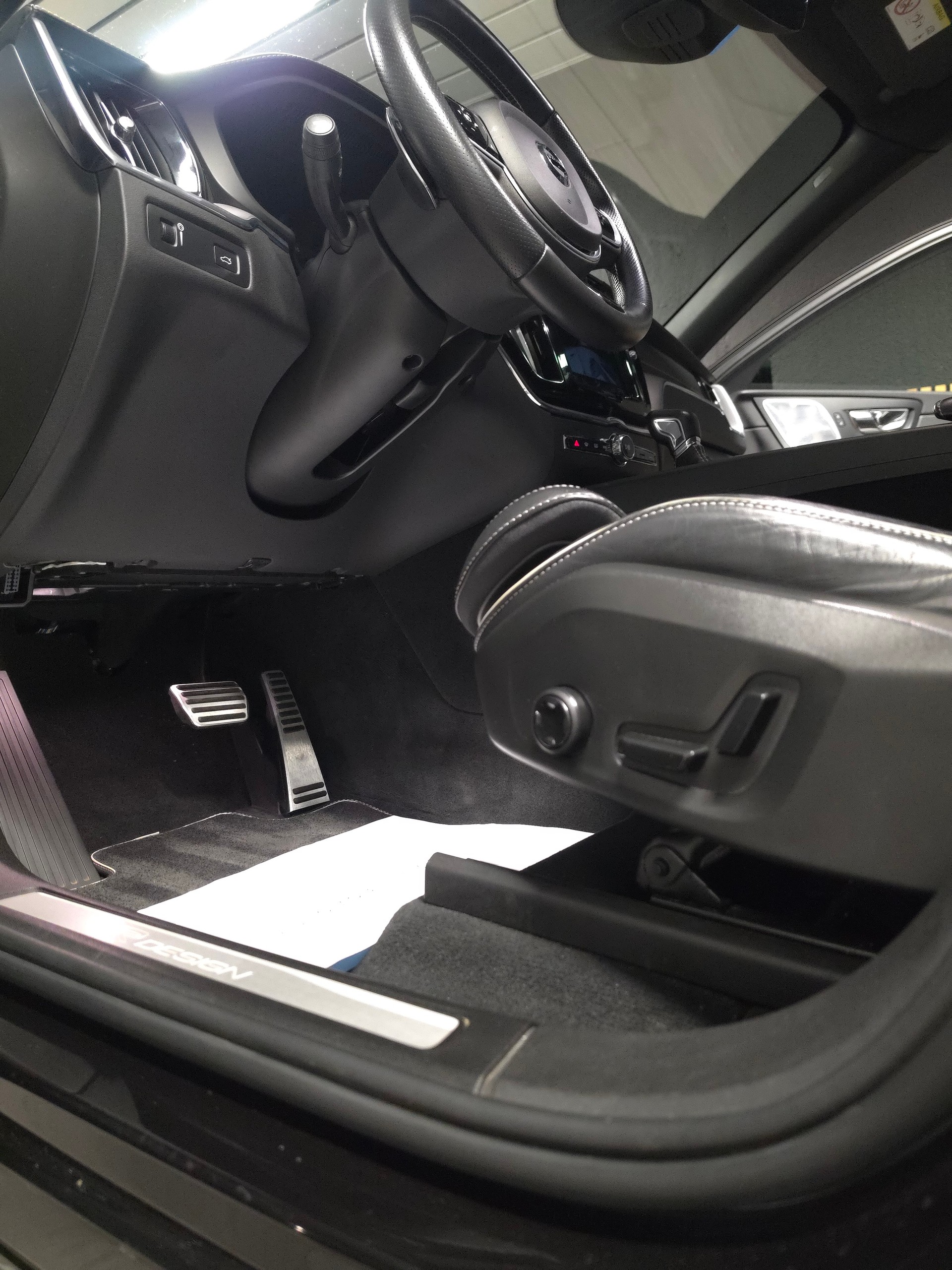 VOLVO XC60 T5 AWD R-Design Geartronic-image-8
