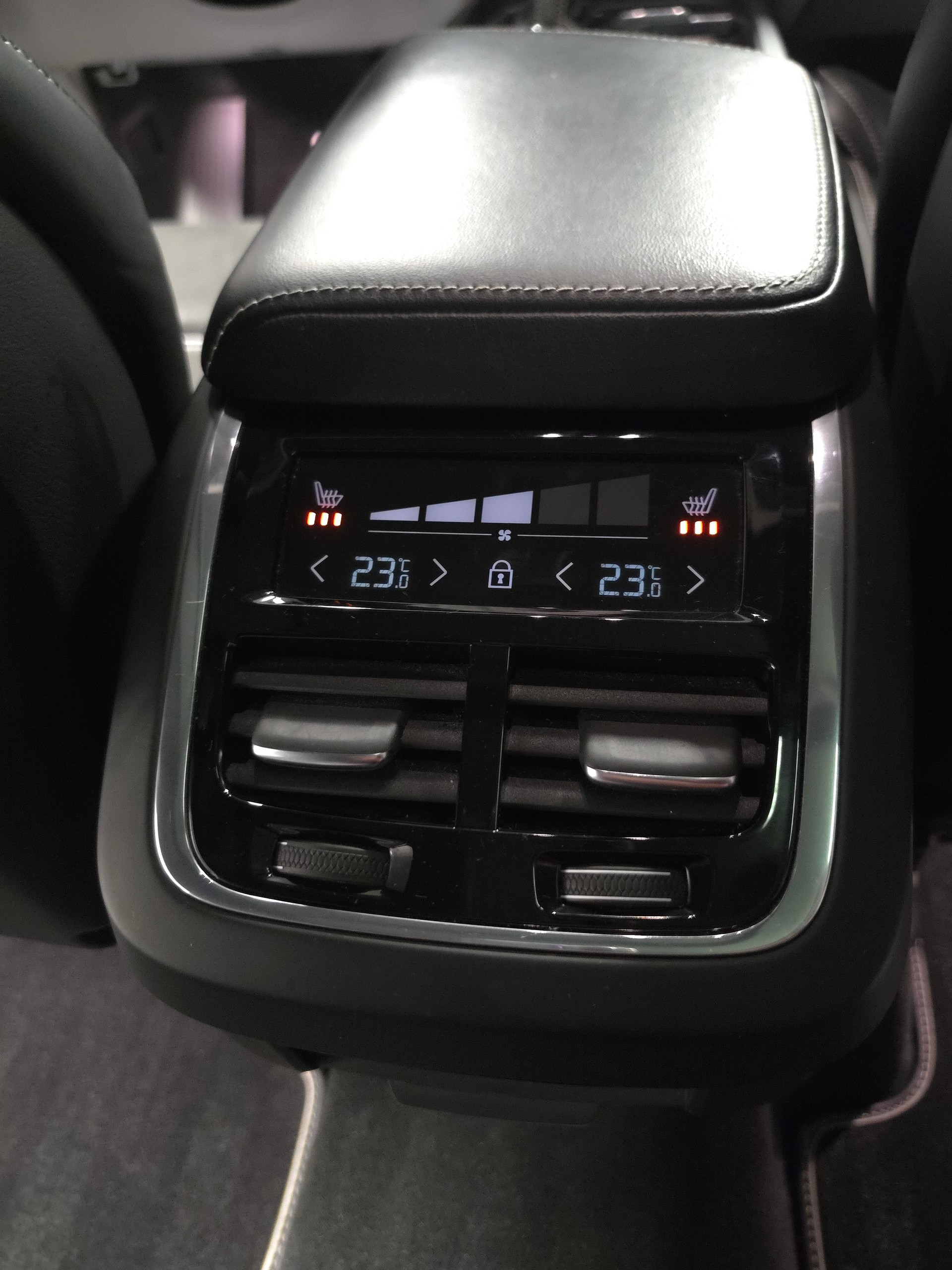 VOLVO XC60 T5 AWD R-Design Geartronic-image-12