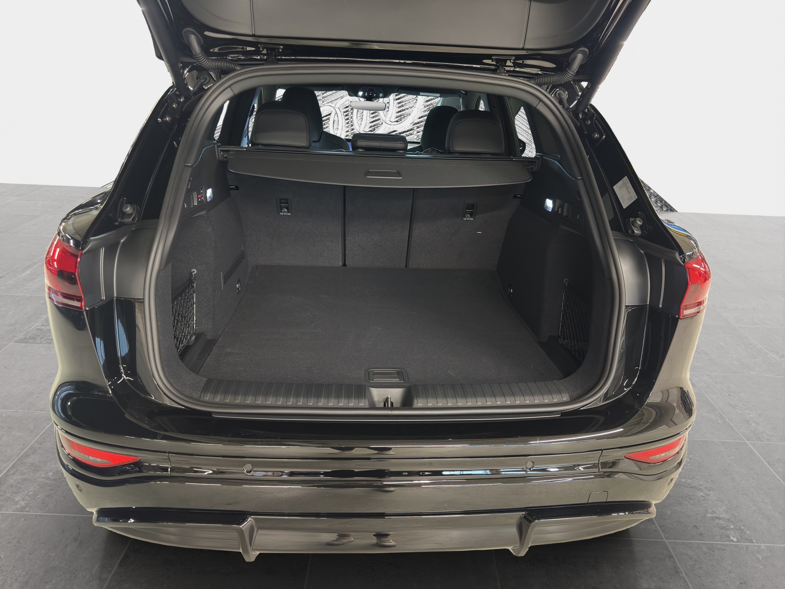 AUDI Q6 e-tron quattro-image-12