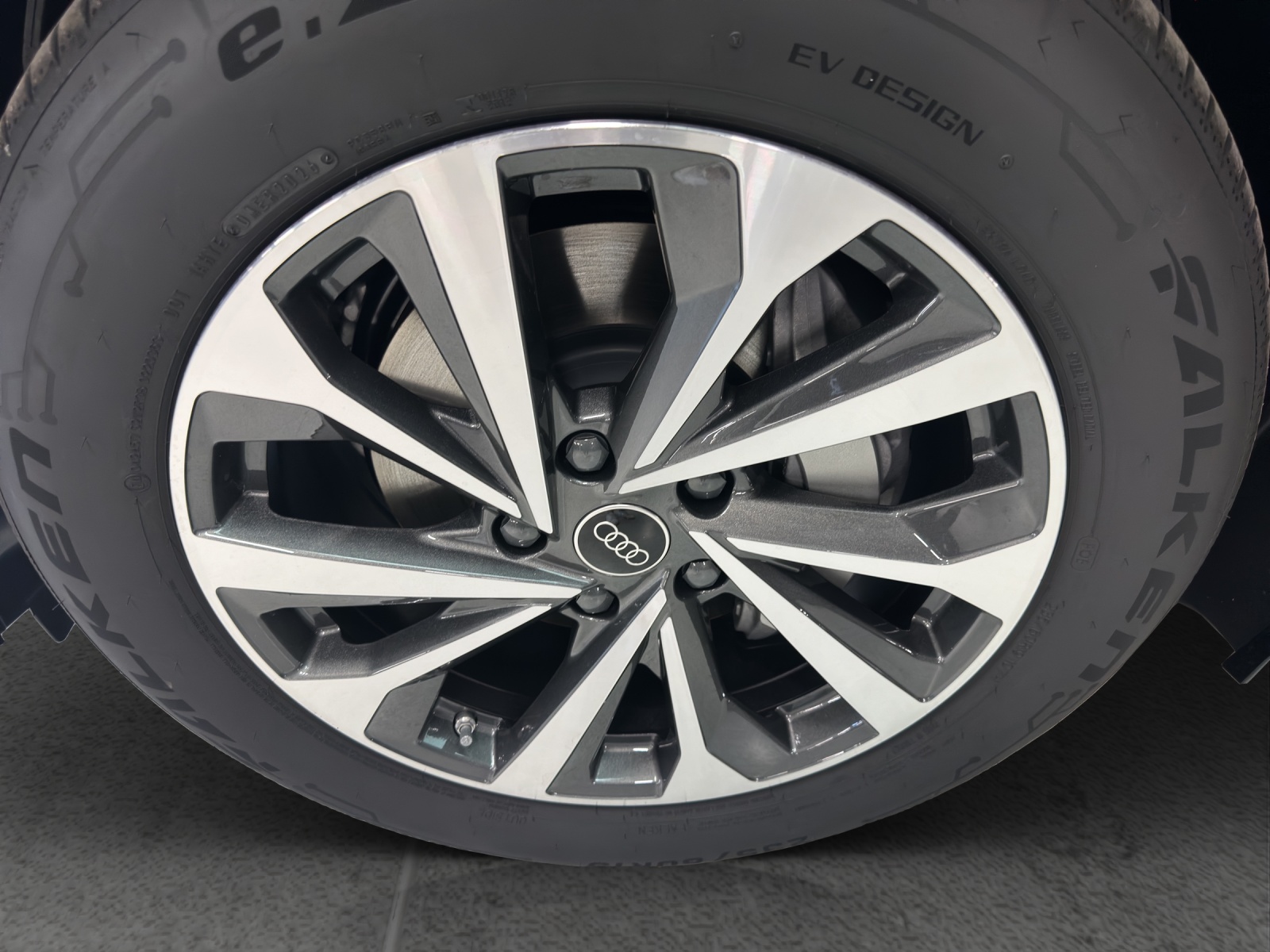 AUDI Q6 e-tron quattro-image-8