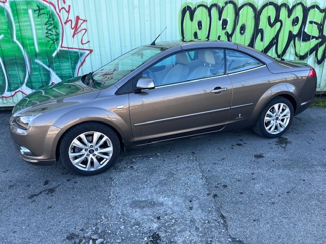 FORD Focus CC 2.0i Titanium Automatic-image-2