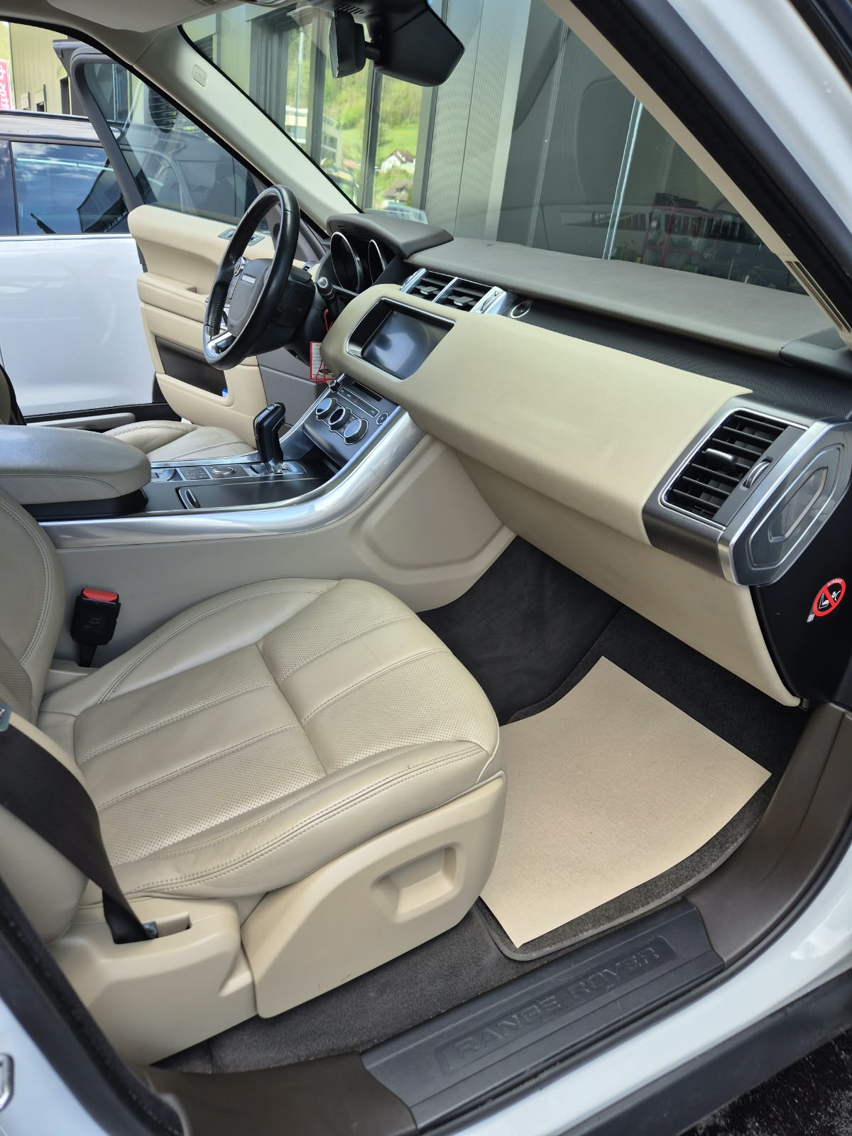 LAND ROVER Range Rover Sport 3.0 TDV6 SE Automatic-image-6