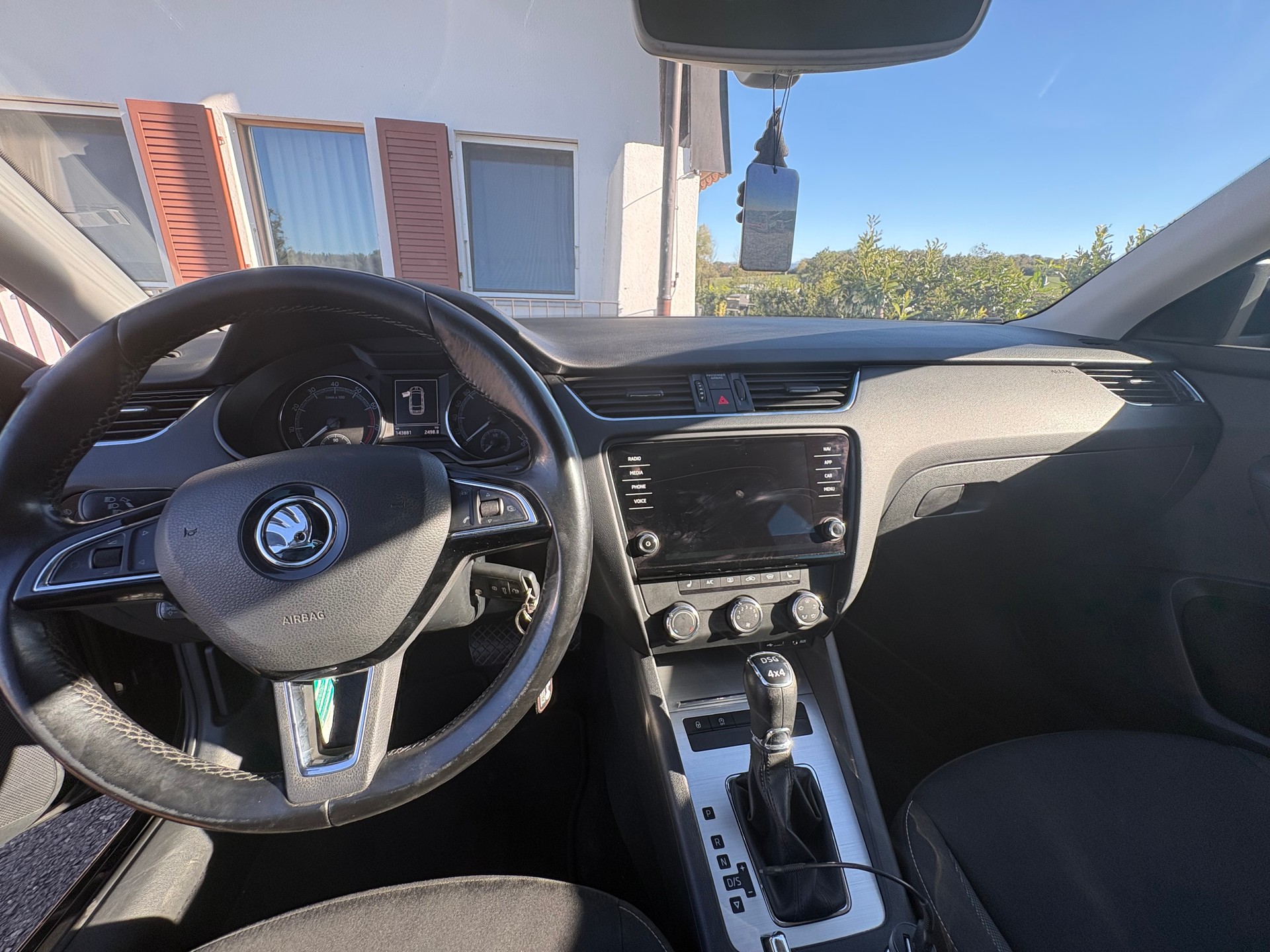 SKODA 1.8 TSI Ambition 4x4 DSG-image-3