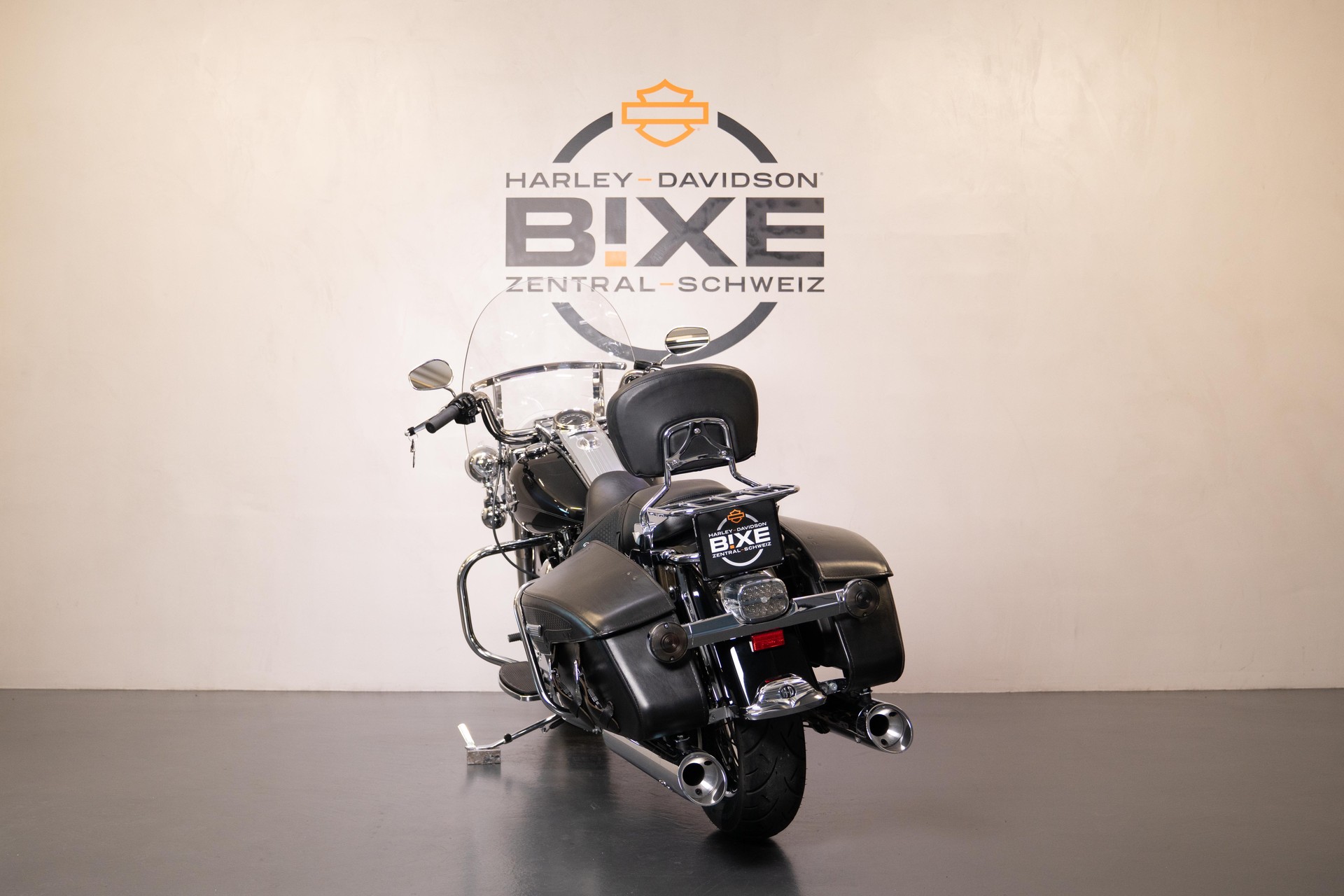 HARLEY-DAVIDSON FLHRC Road King Classic ABS-showroom-element-3